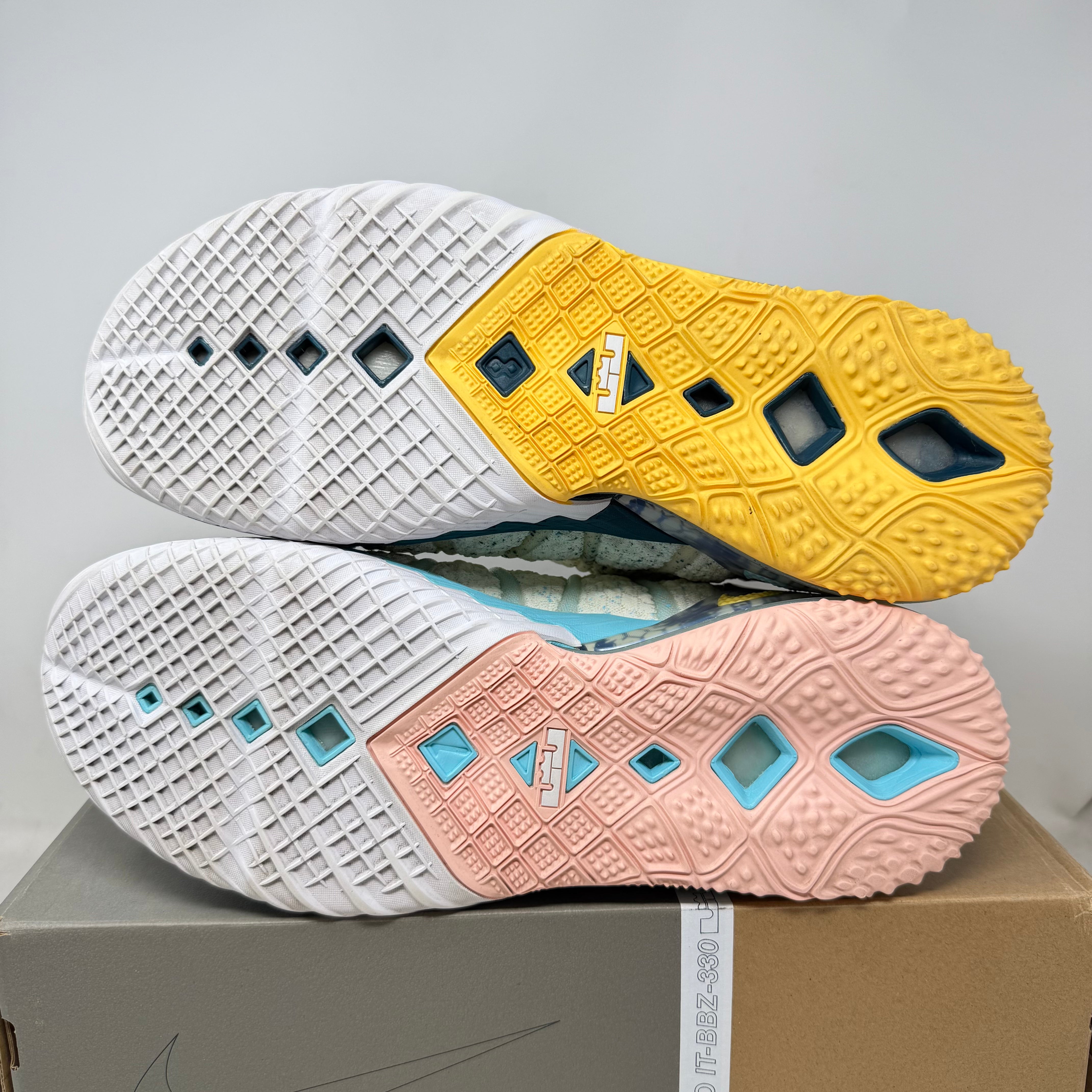 Nike LeBron 18 Reflections Flip