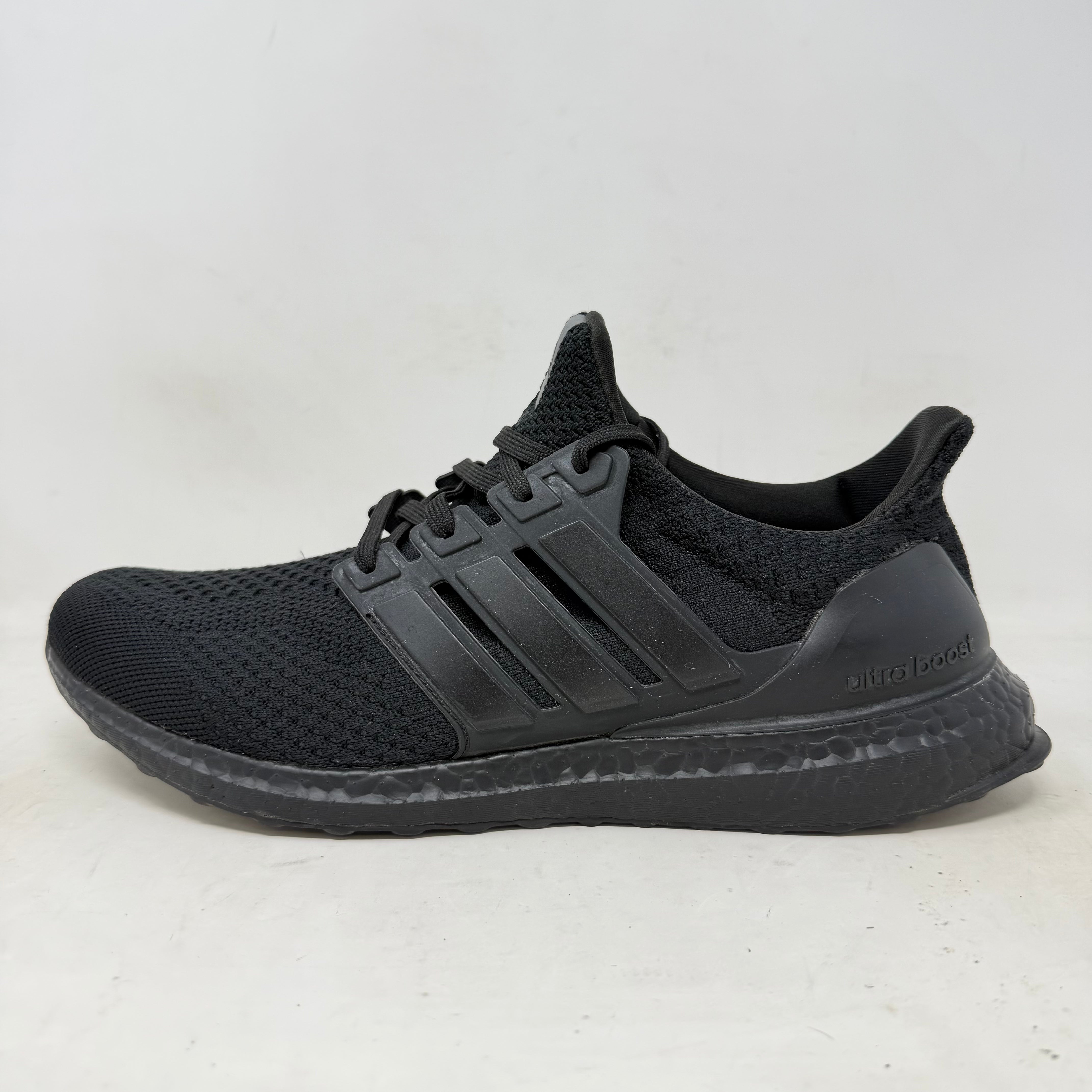 adidas Ultra Boost 5.0 DNA Triple Black