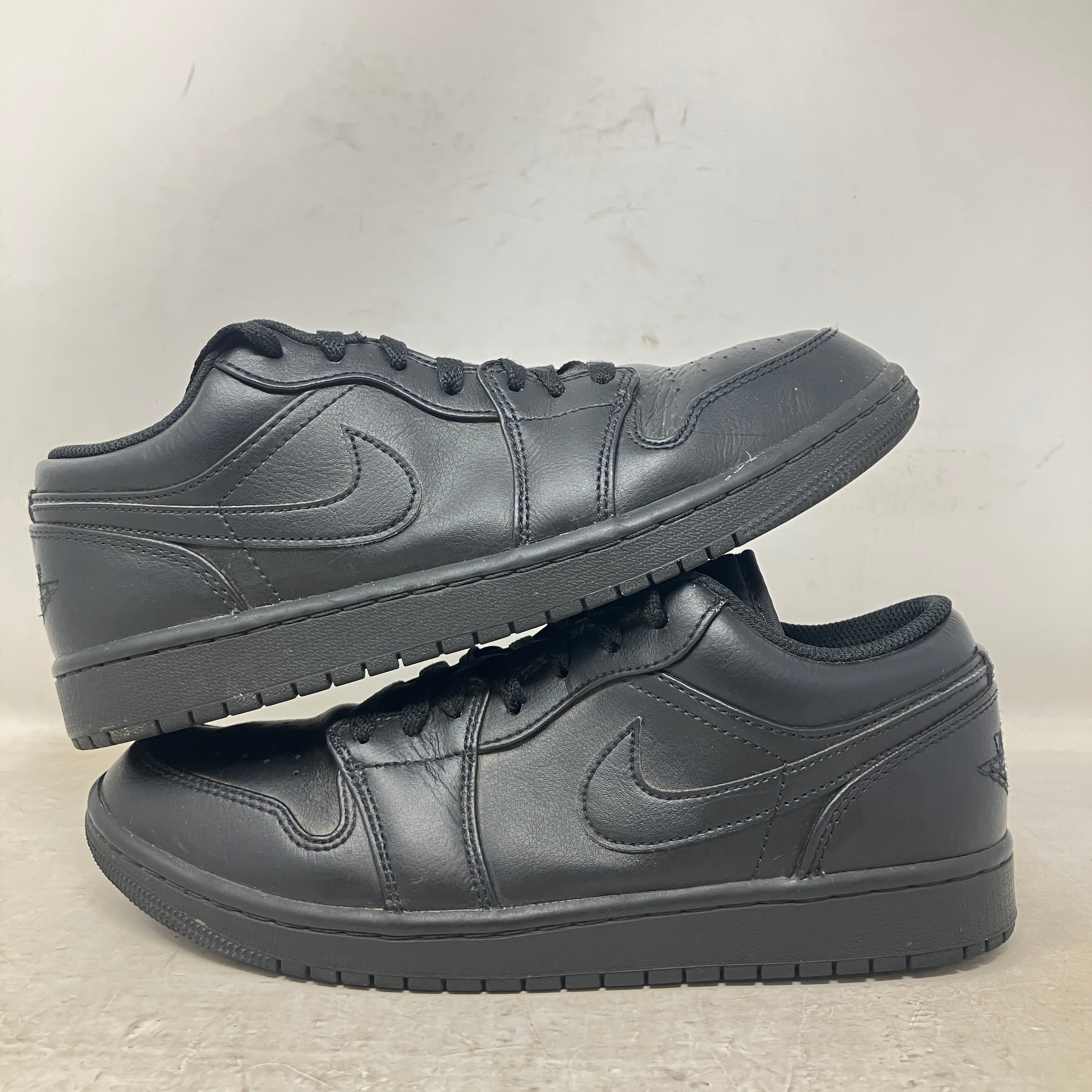 Jordan 1 Low Triple Black