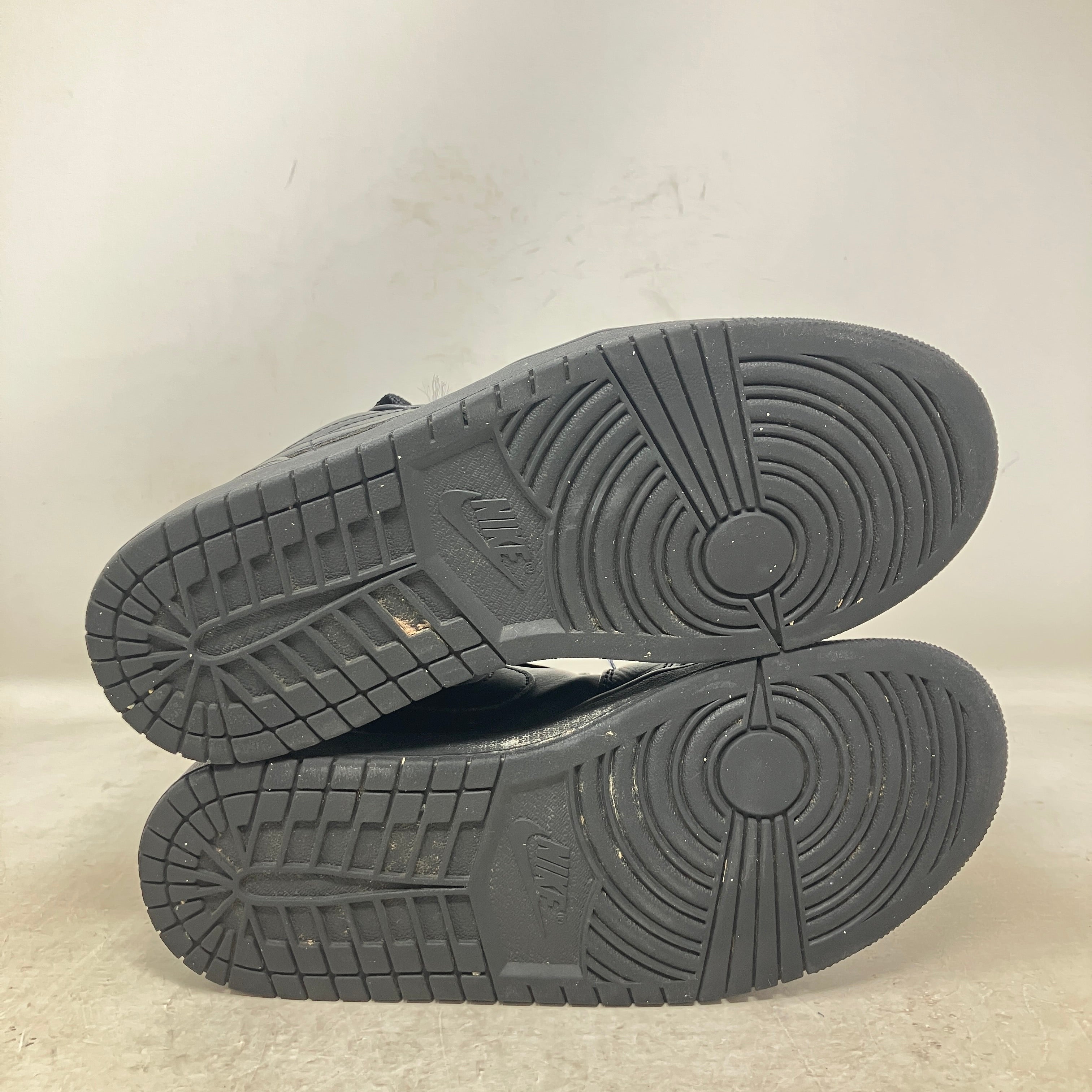 Jordan 1 Low Triple Black