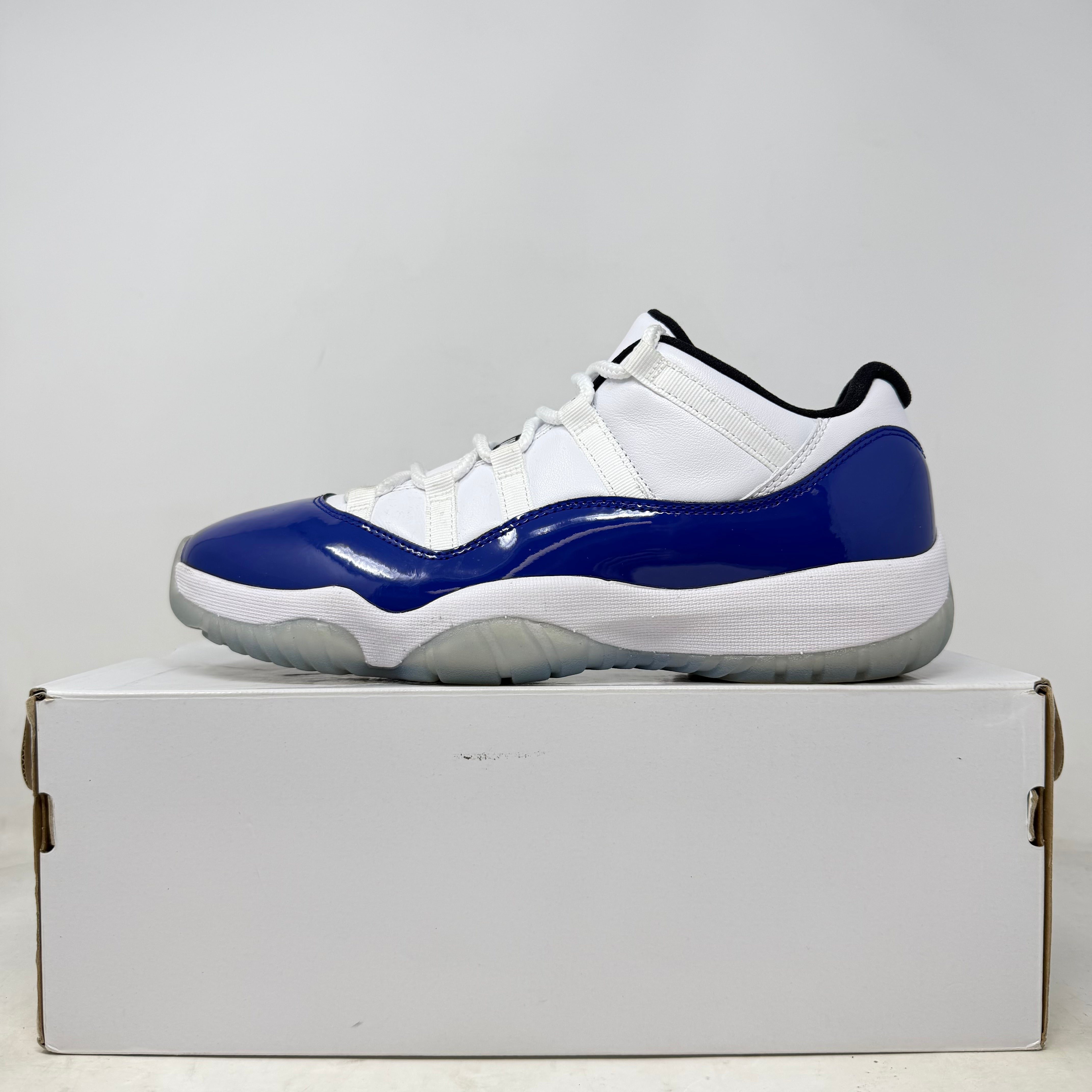 Jordan 11 Retro Low White Concord (Women's)