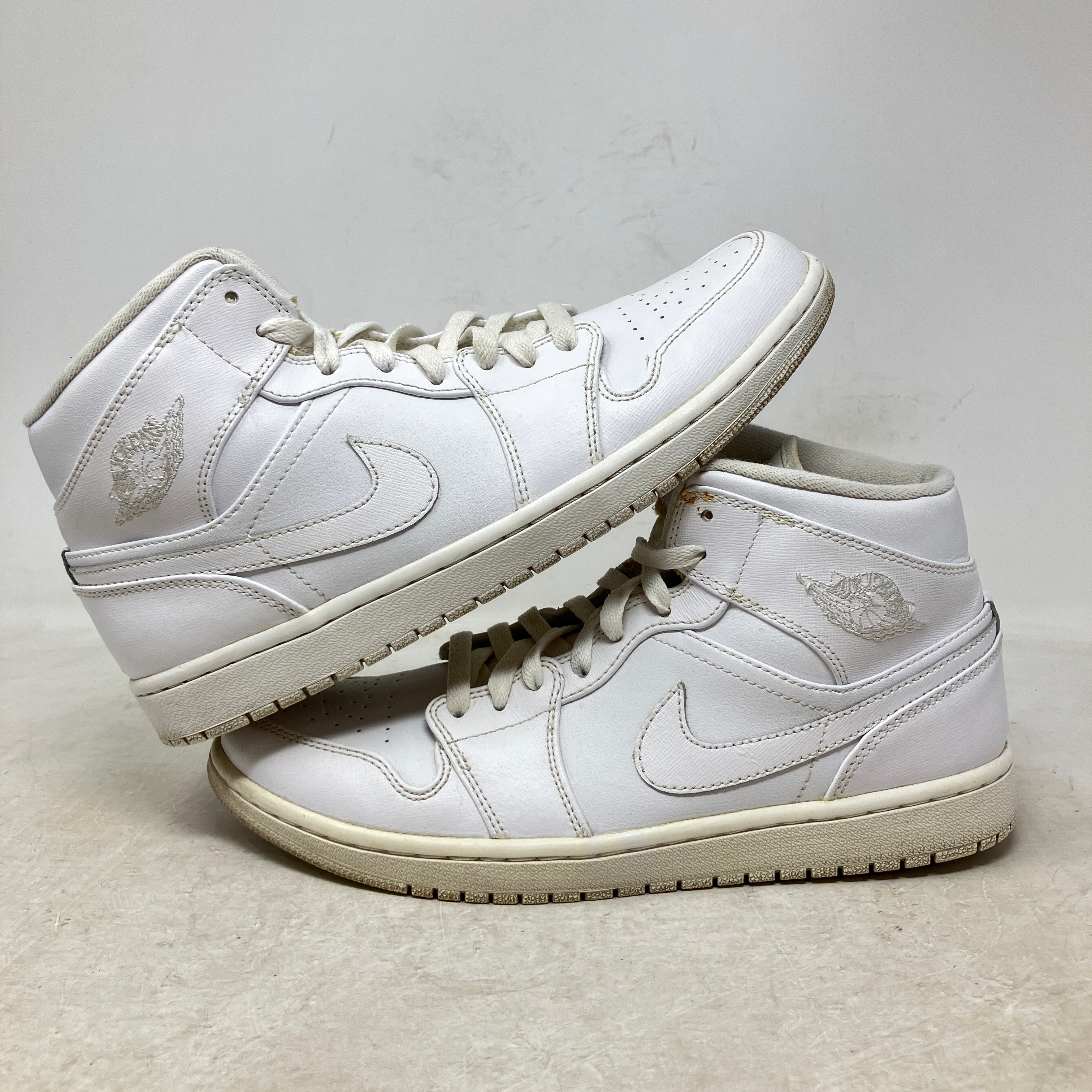 Jordan 1 Mid Triple White (2018)