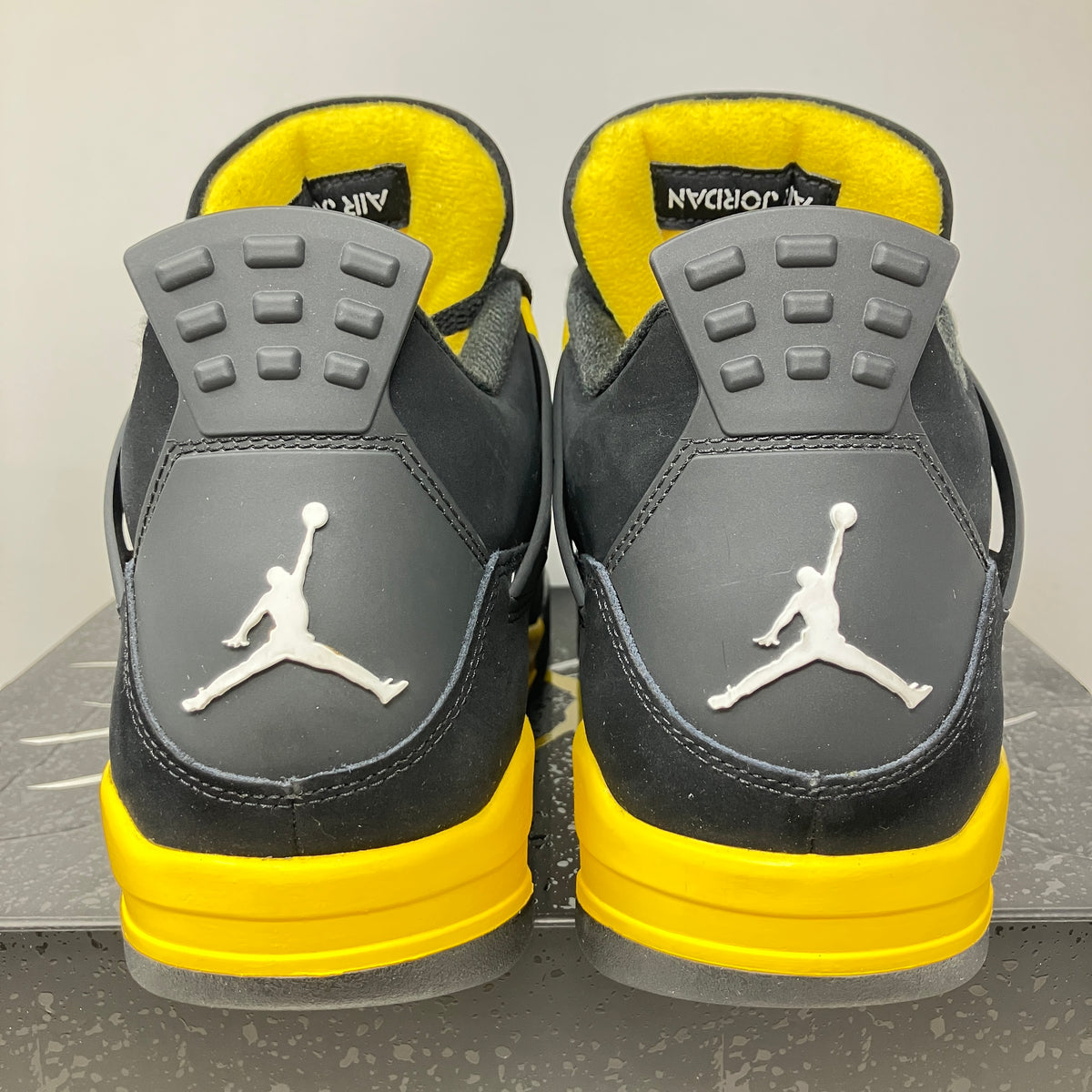 Jordan 4 Retro Thunder (2023)
