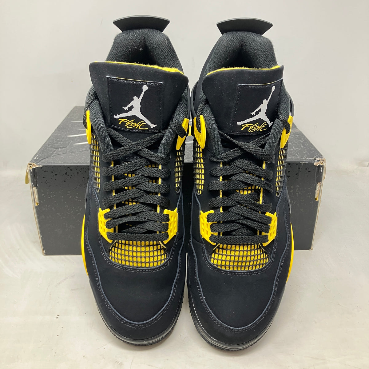 Jordan 4 Retro Thunder (2023)