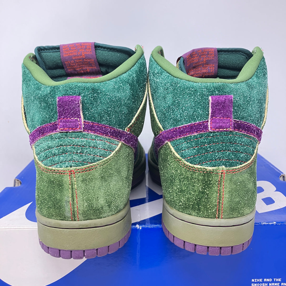 Nike SB Dunk High Skunk 420