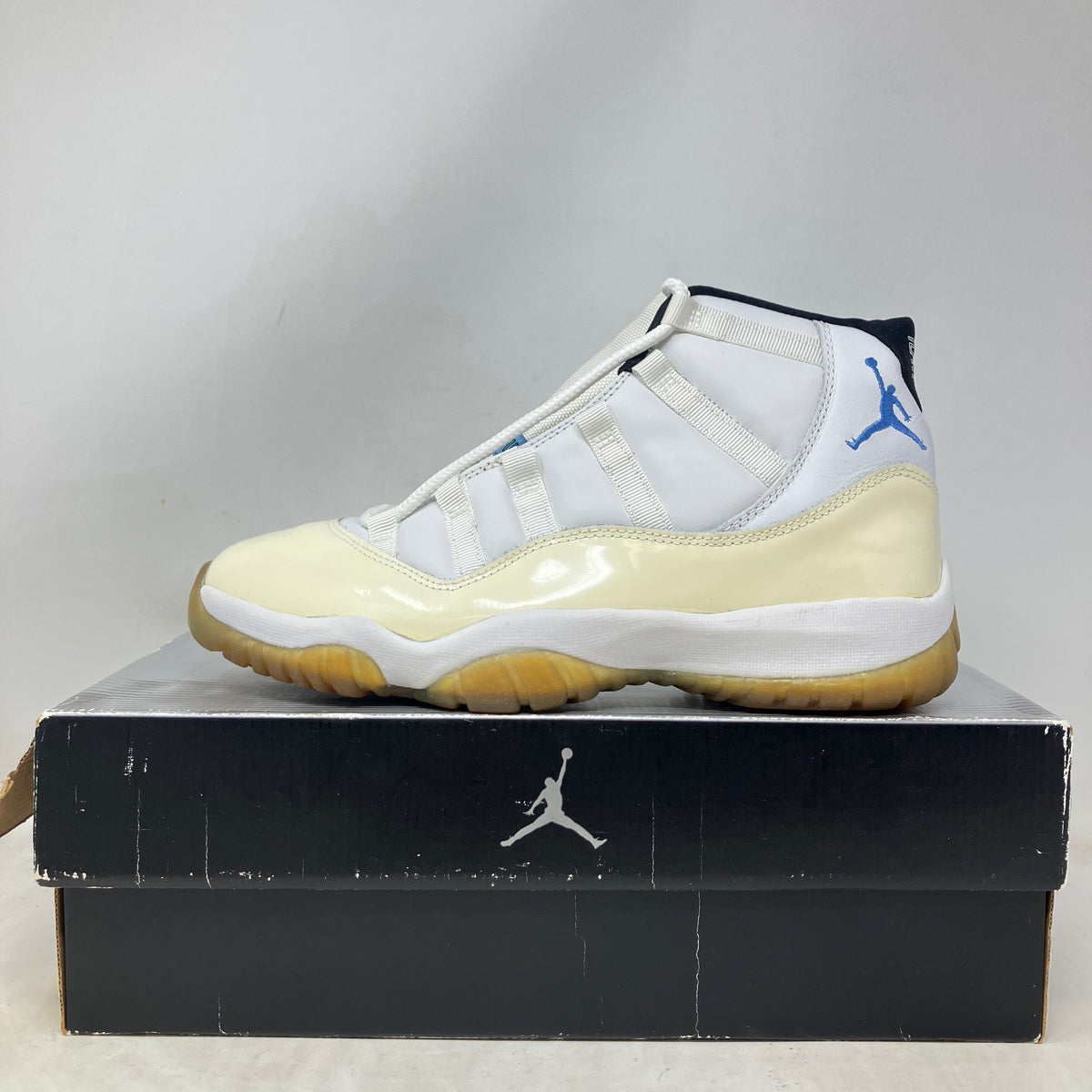 Jordan 11 Retro Columbia (2001)