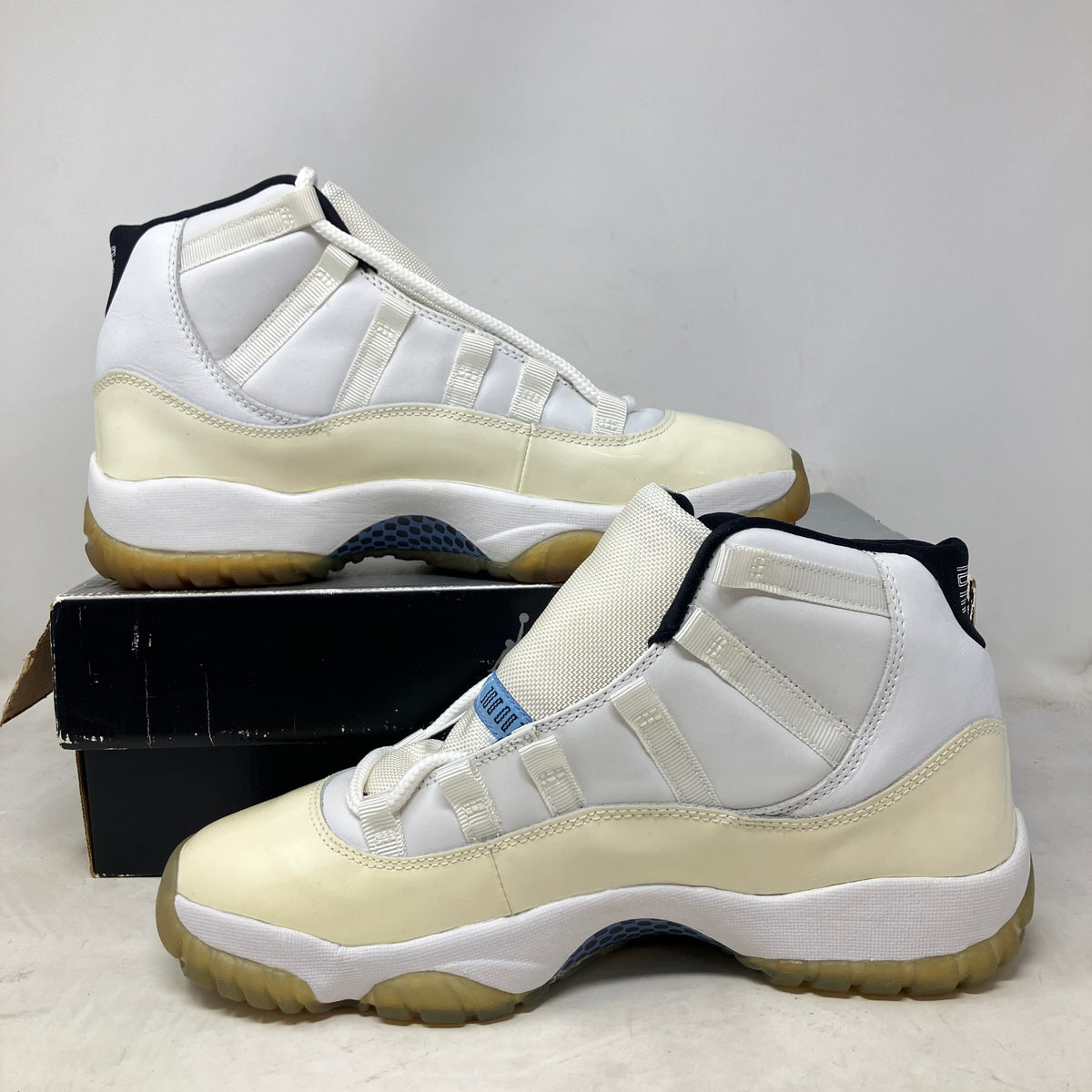 Jordan 11 Retro Columbia (2001)