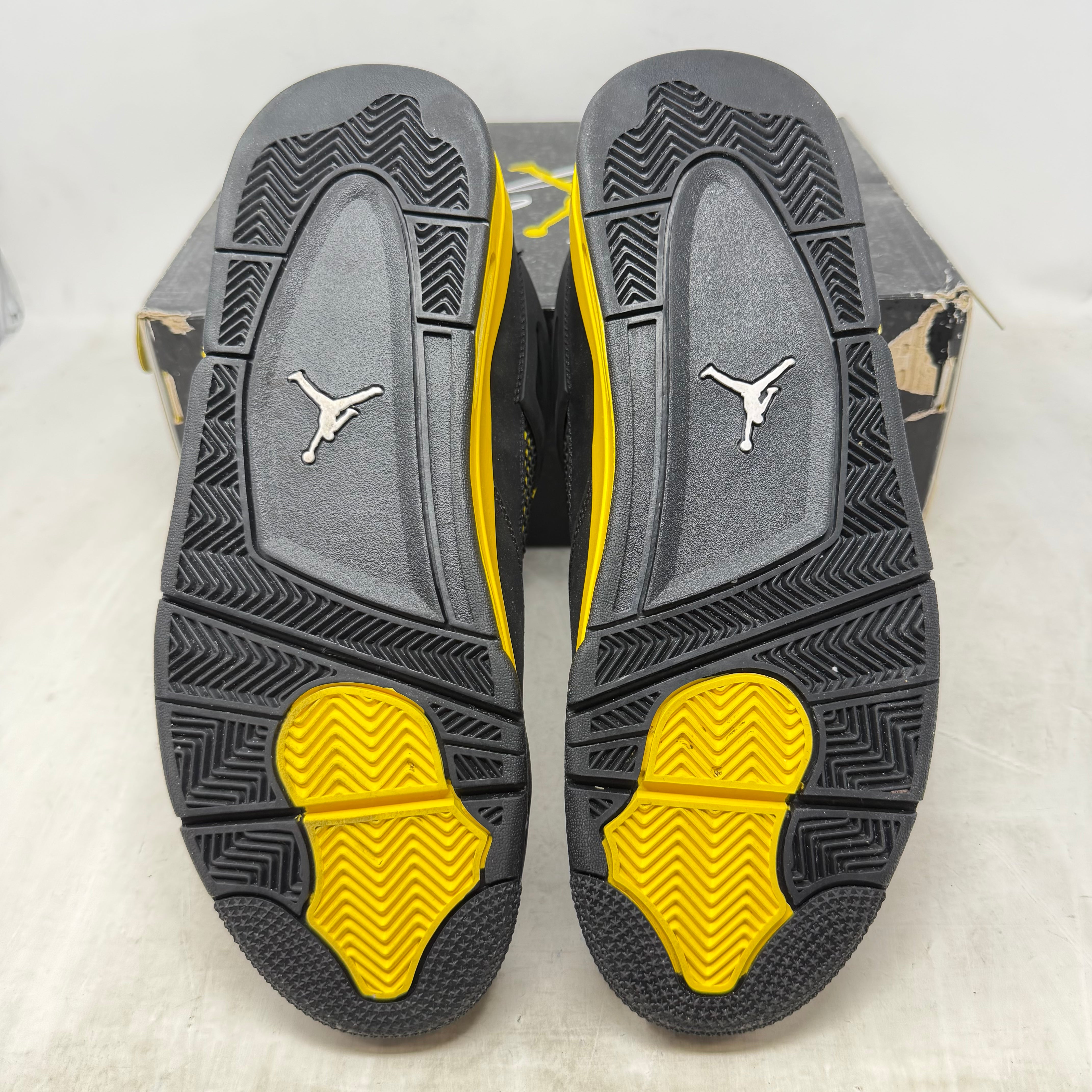 Jordan 4 Retro Thunder (2023)