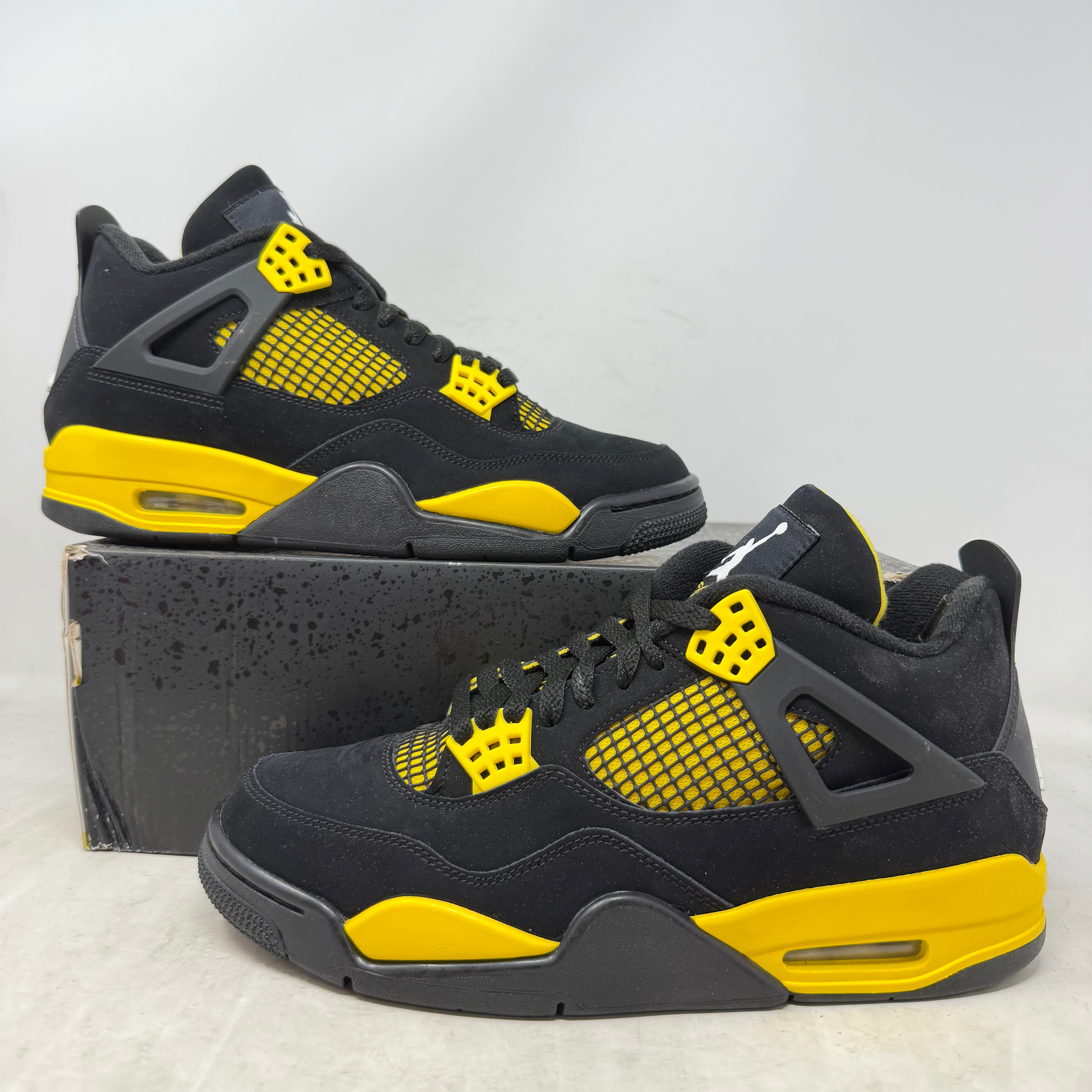 Jordan 4 Retro Thunder (2023)