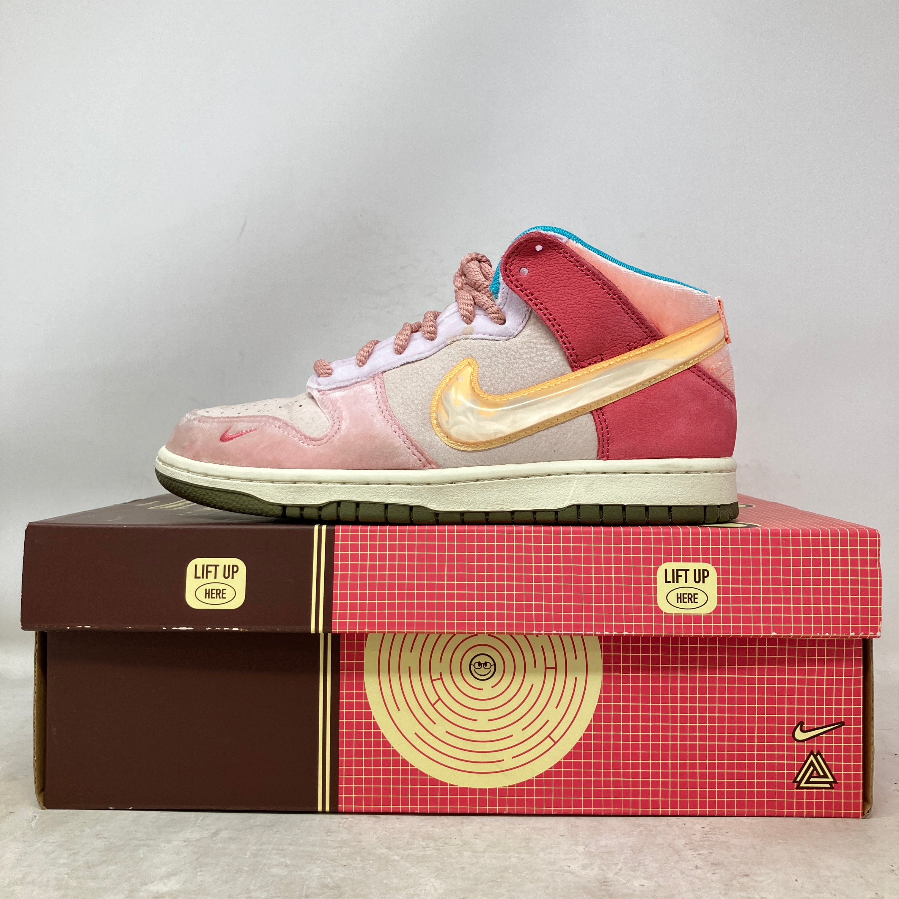 Nike Dunk Mid Social Status Free Lunch Strawberry Milk