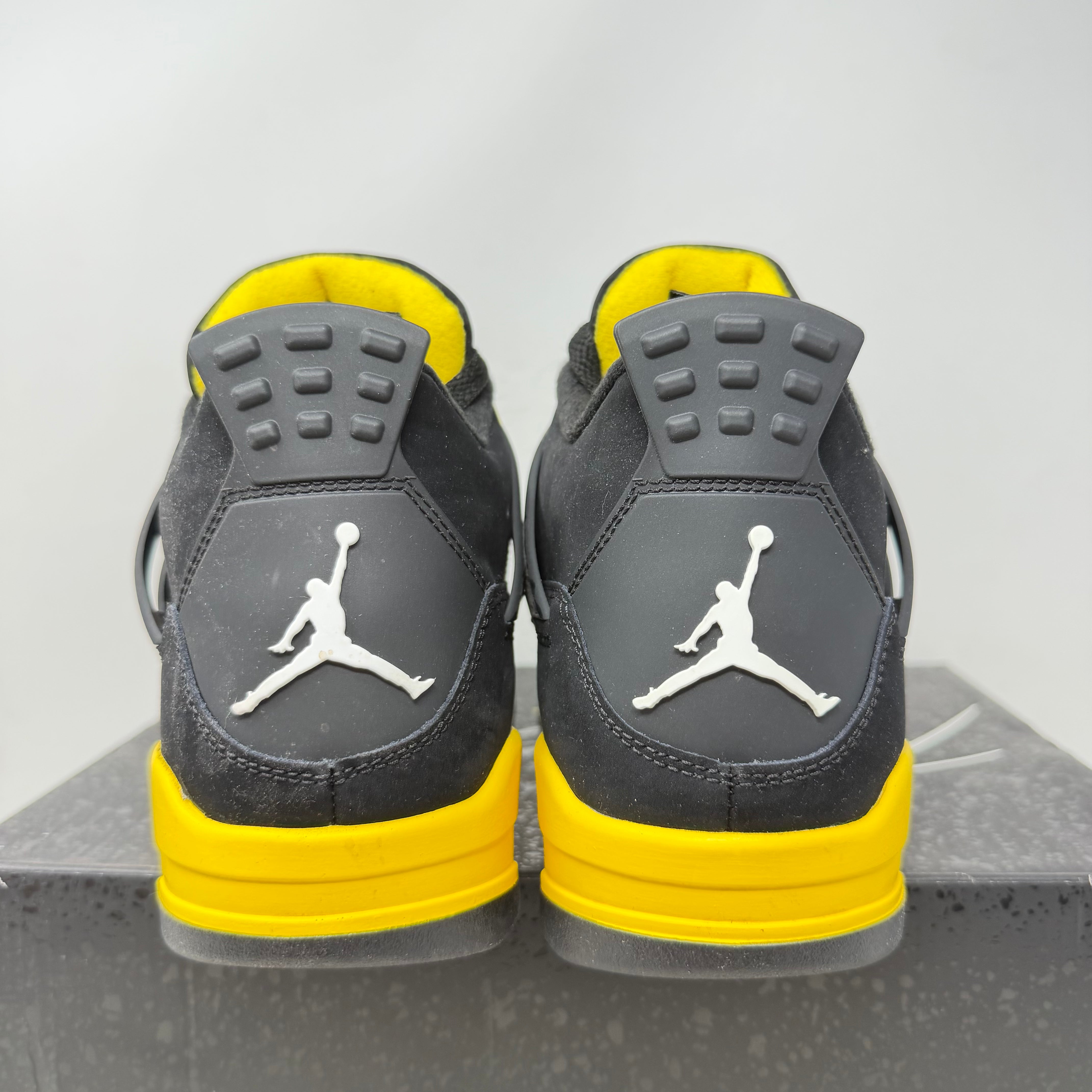 Jordan 4 Retro Thunder (2023)