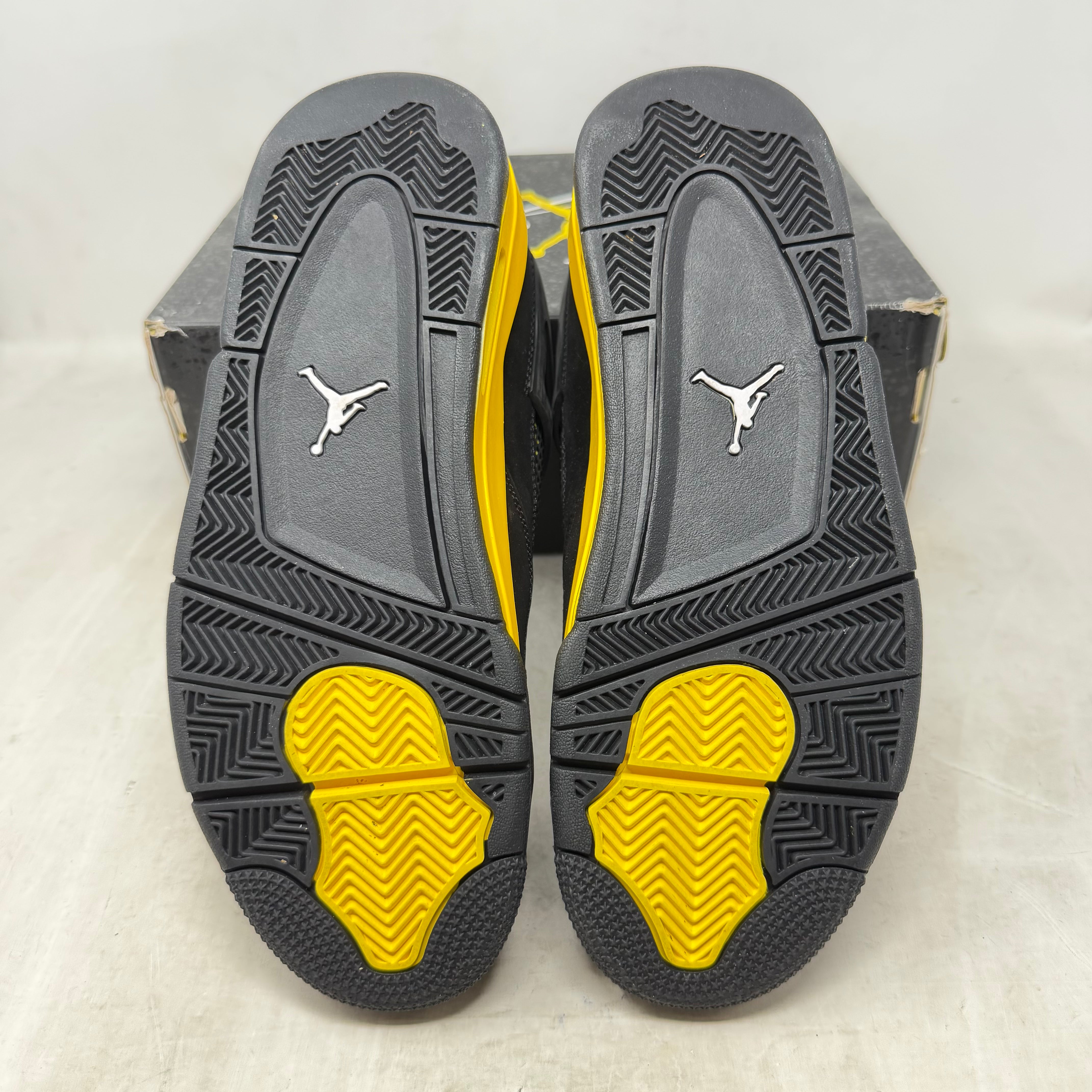 Jordan 4 Retro Thunder (2023)