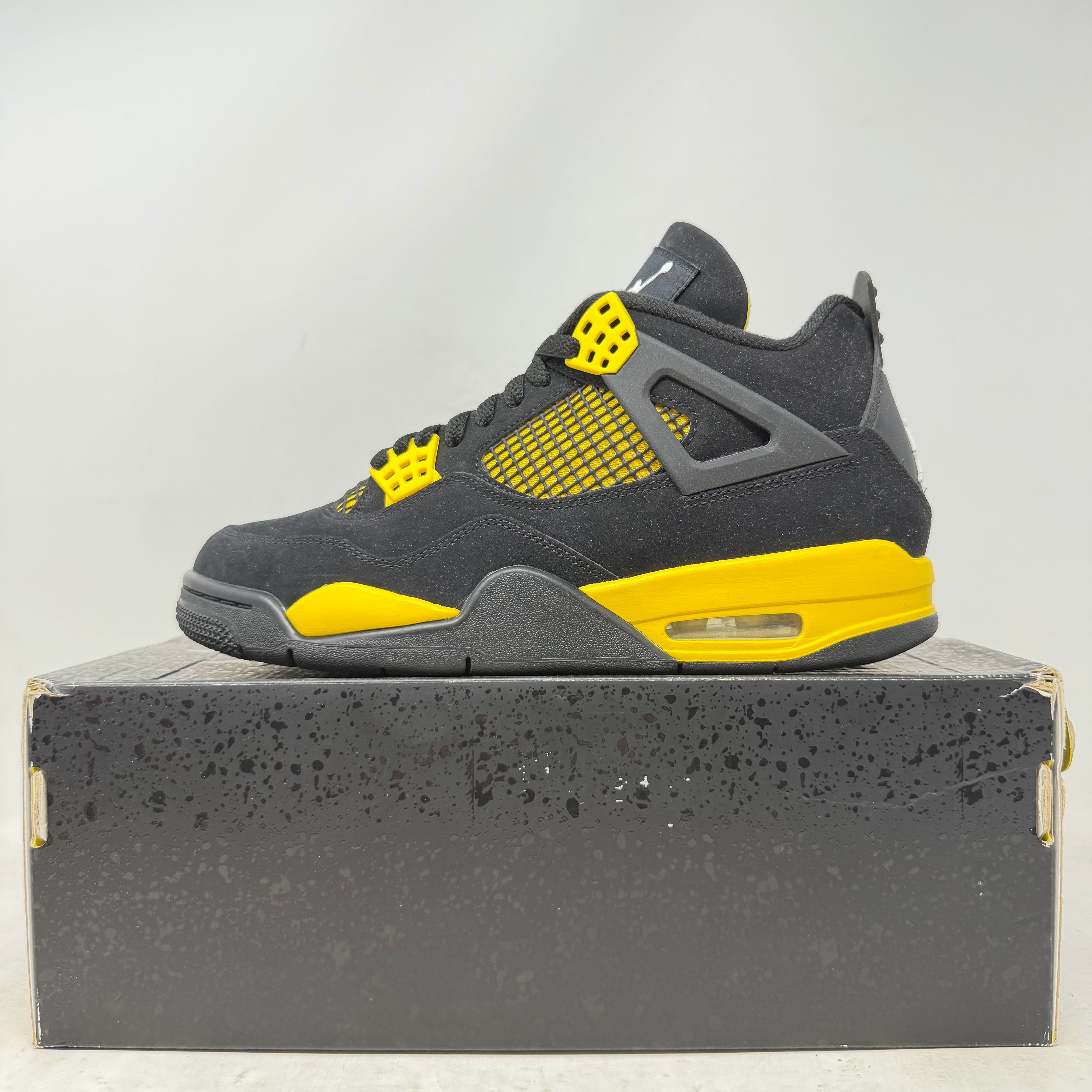 Jordan 4 Retro Thunder (2023)
