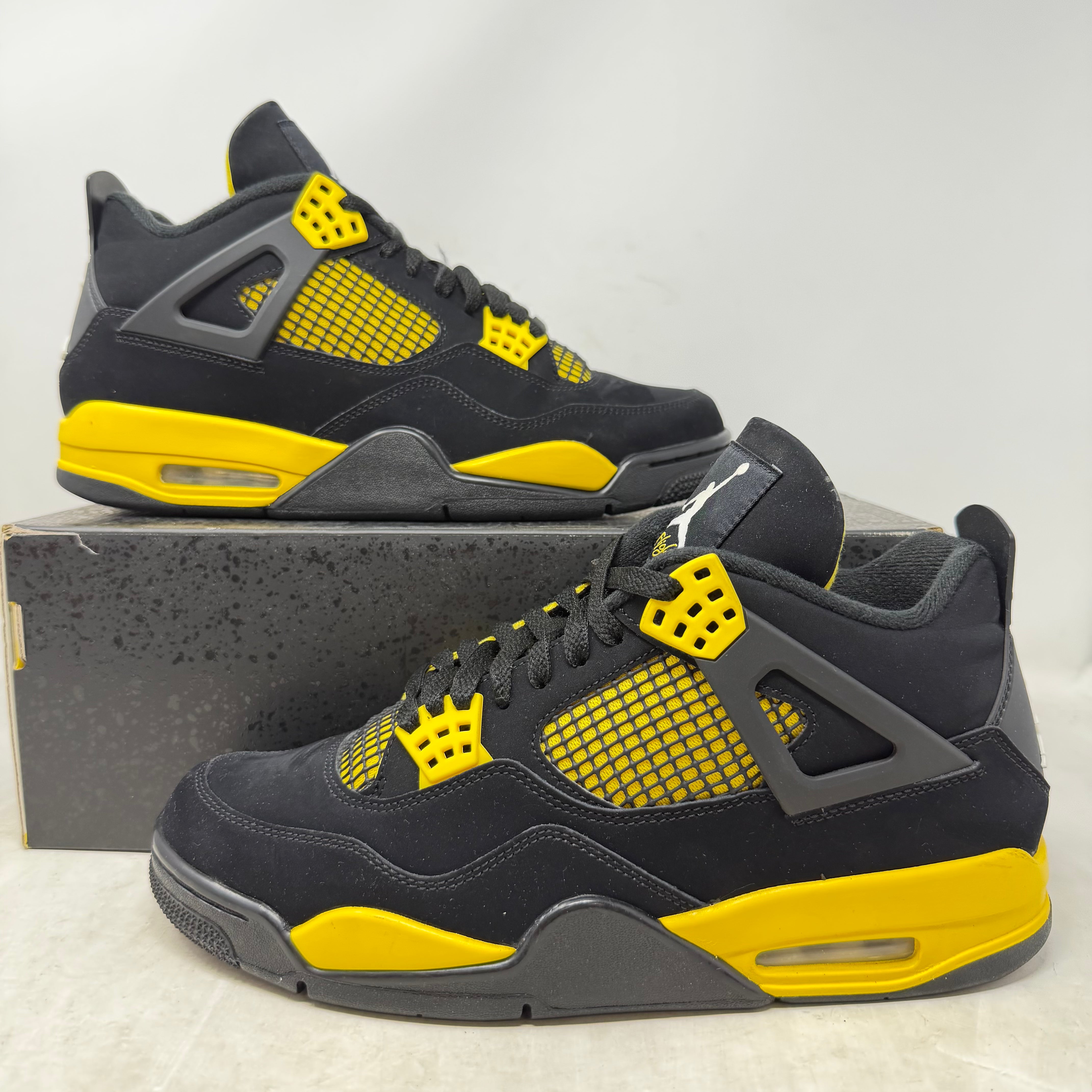 Jordan 4 Retro Thunder (2023)