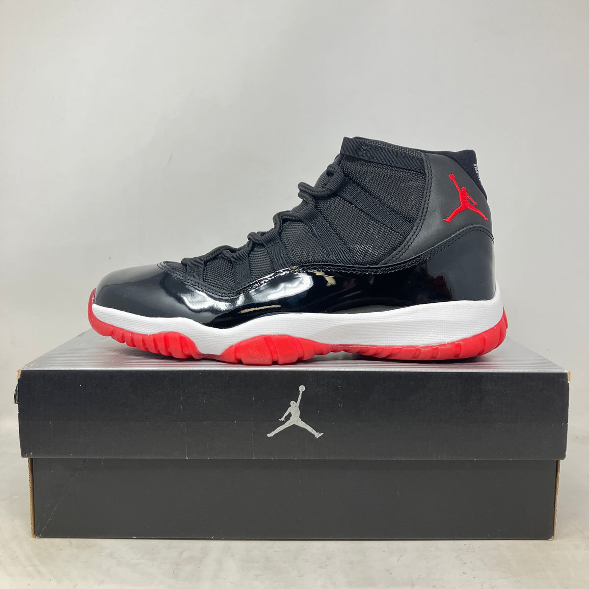 Jordan 11 Retro Playoffs (2001)