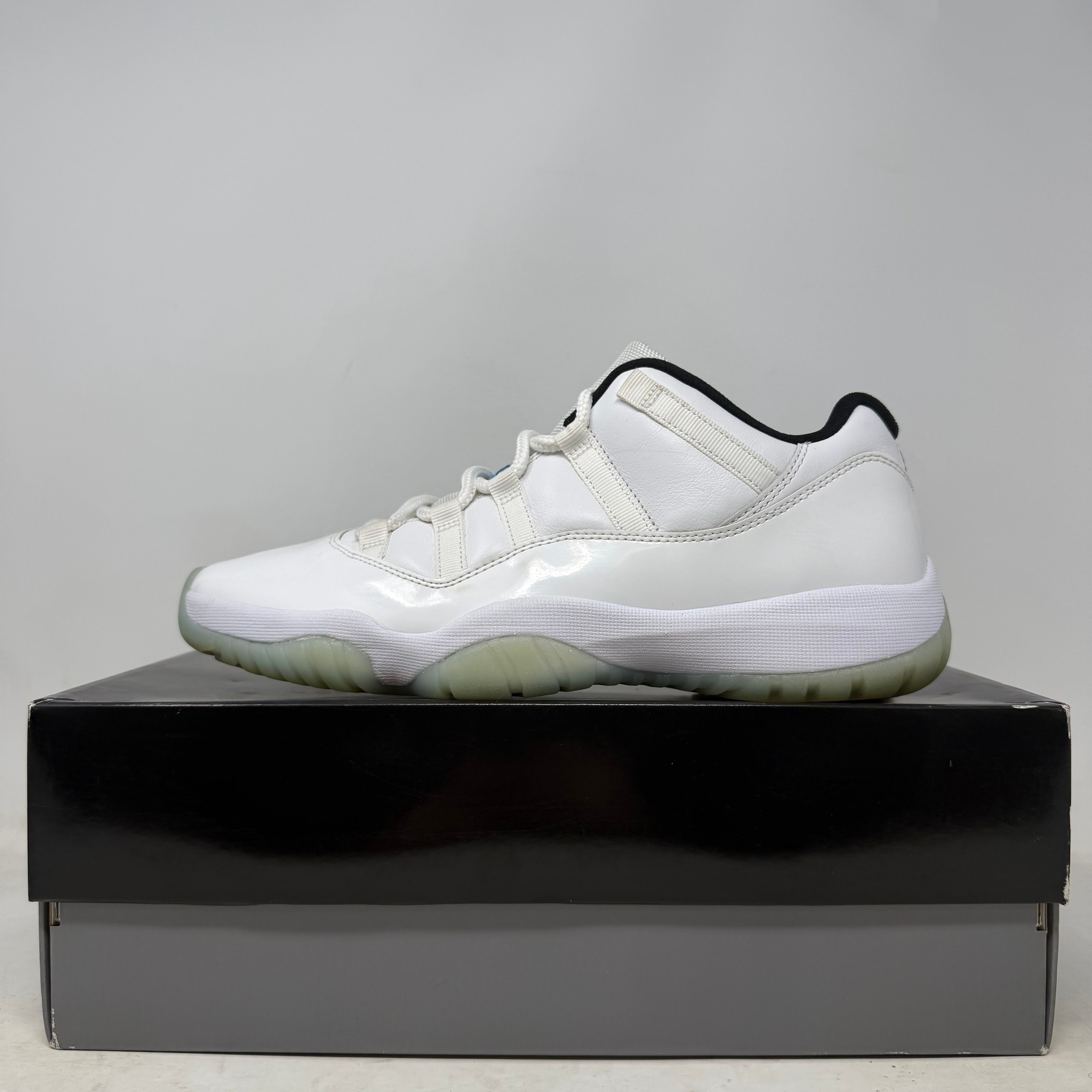 Jordan 11 Retro Low Legend Blue