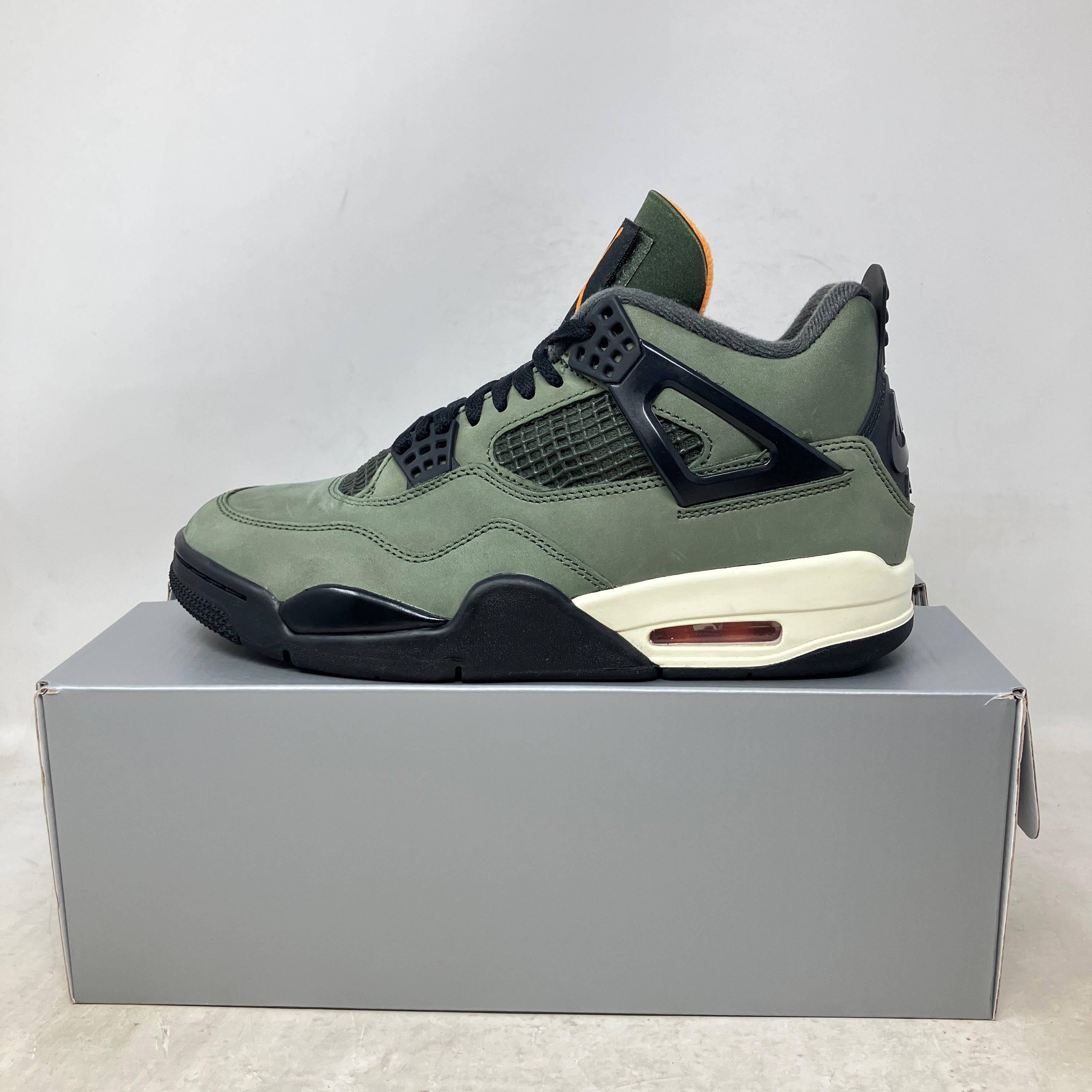 Jordan 4 Retro OG SP Undefeated (2025)