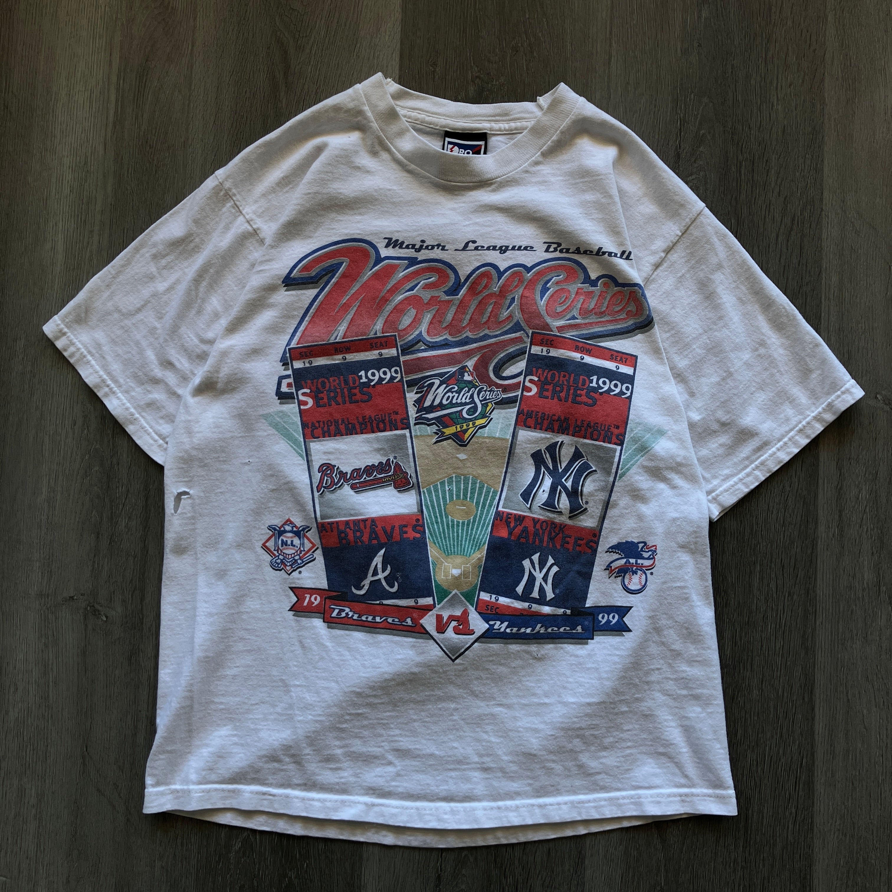Vintage 1999 Pro Player  WS Braves vs Yankees Tee
