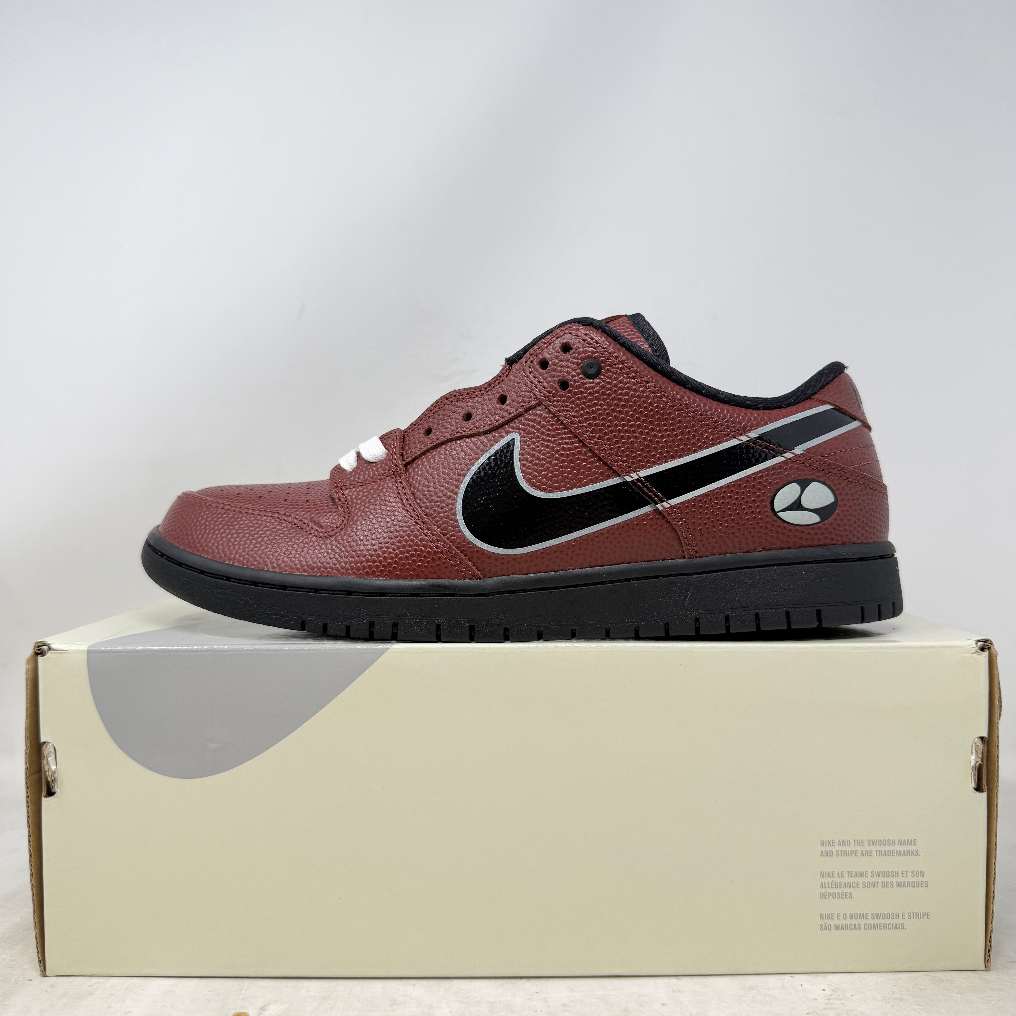 Nike SB Dunk Low Limosine Skateboards