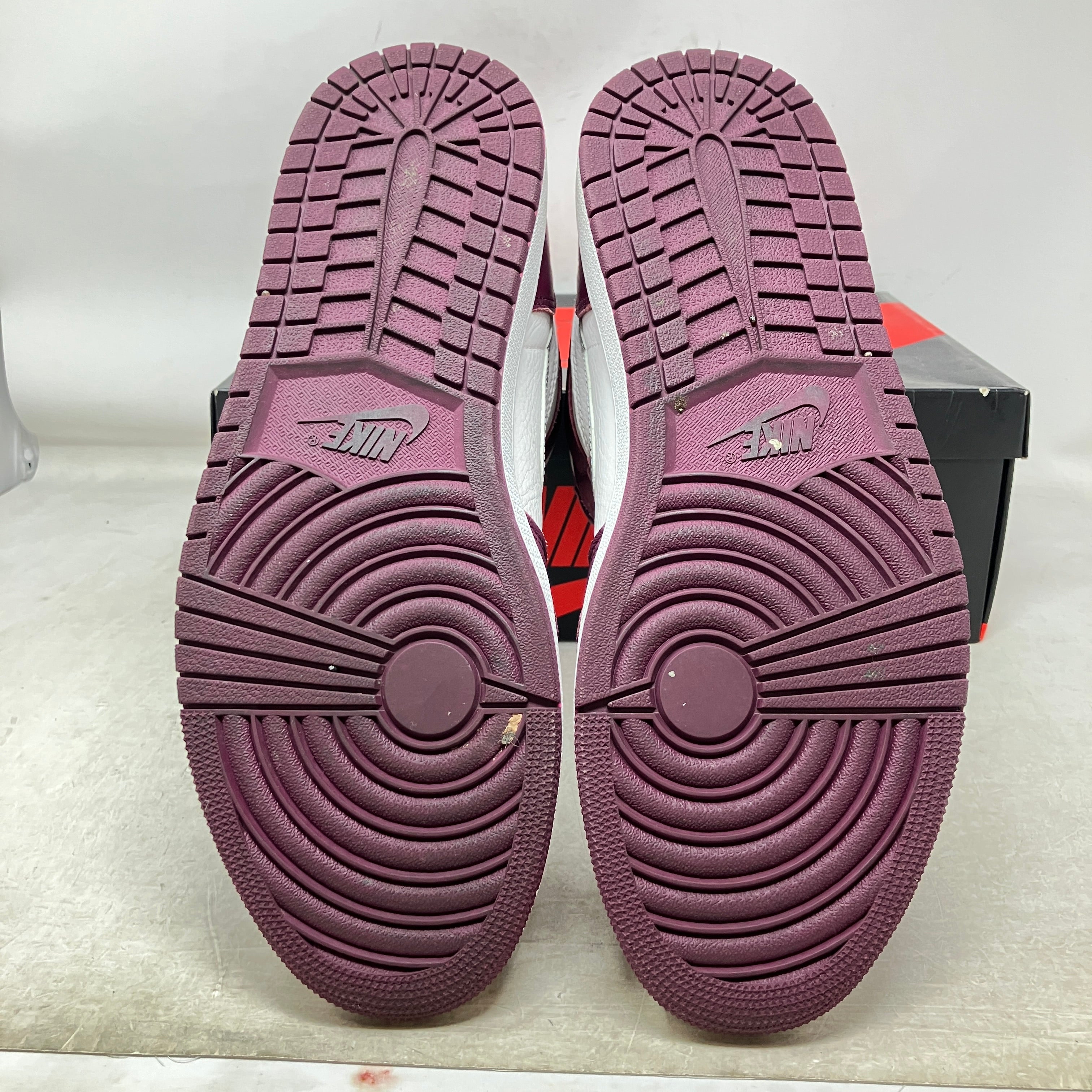 Jordan 1 Retro High OG Bordeaux