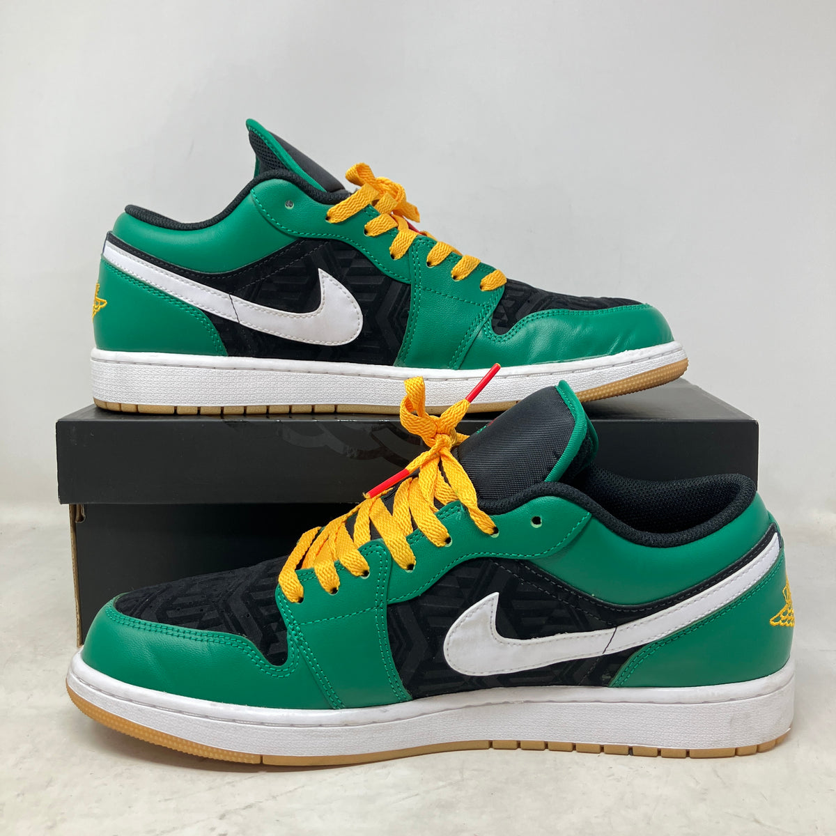 Jordan 1 Low SE Holiday Special (2022)