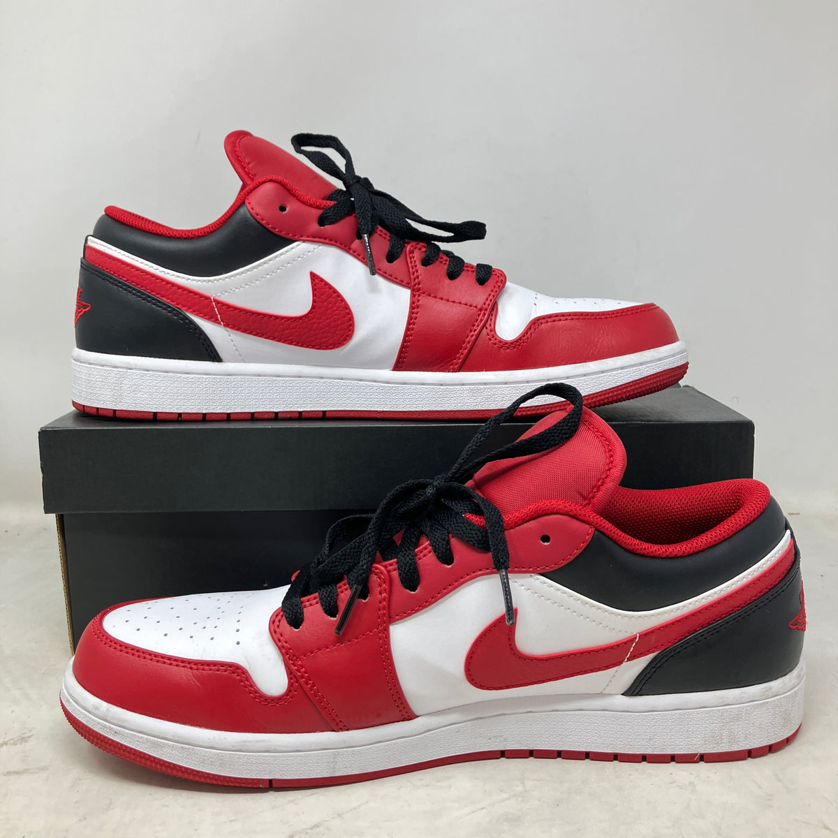 Jordan 1 Low Bulls