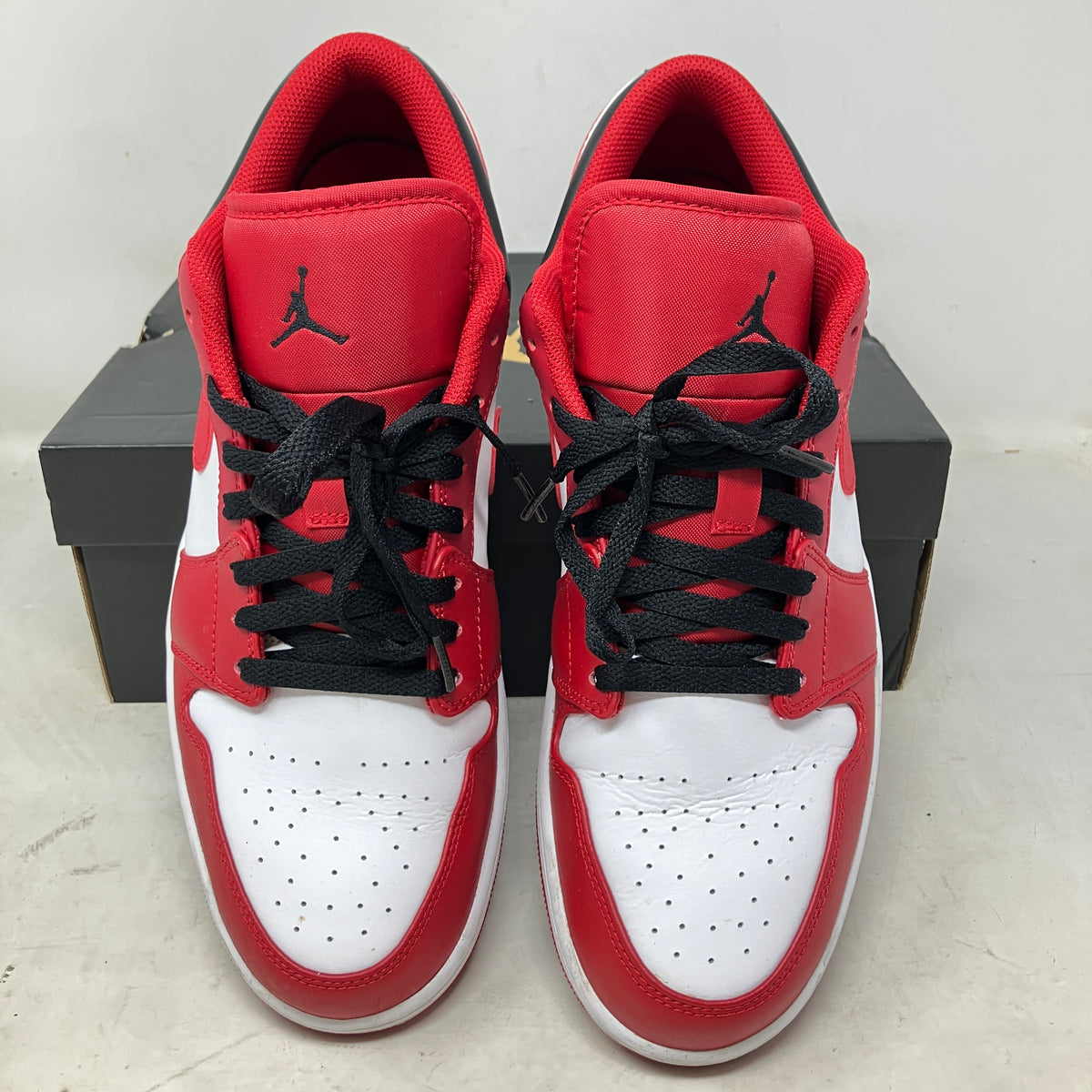 Jordan 1 Low Bulls