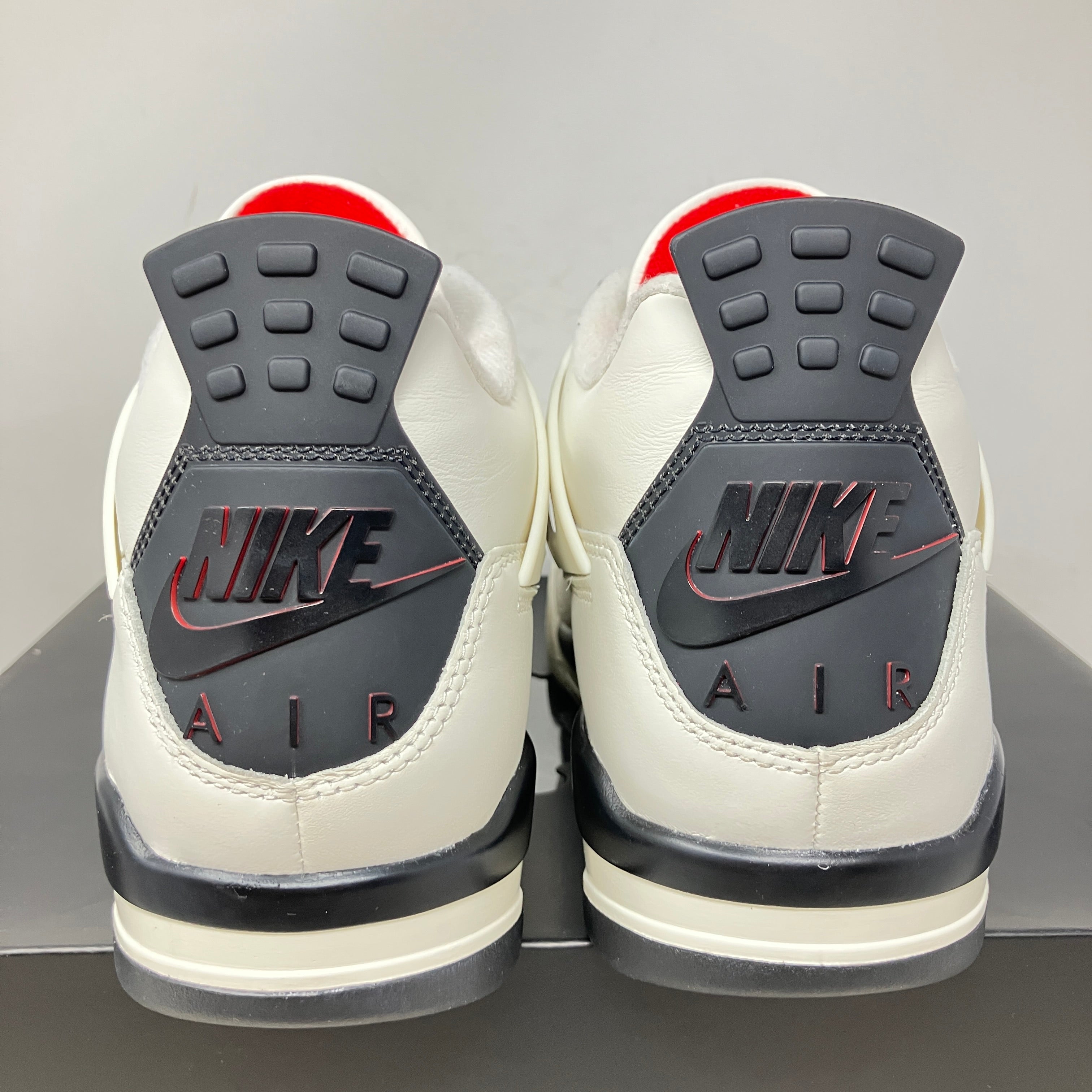 Jordan 4 Retro Flight Club