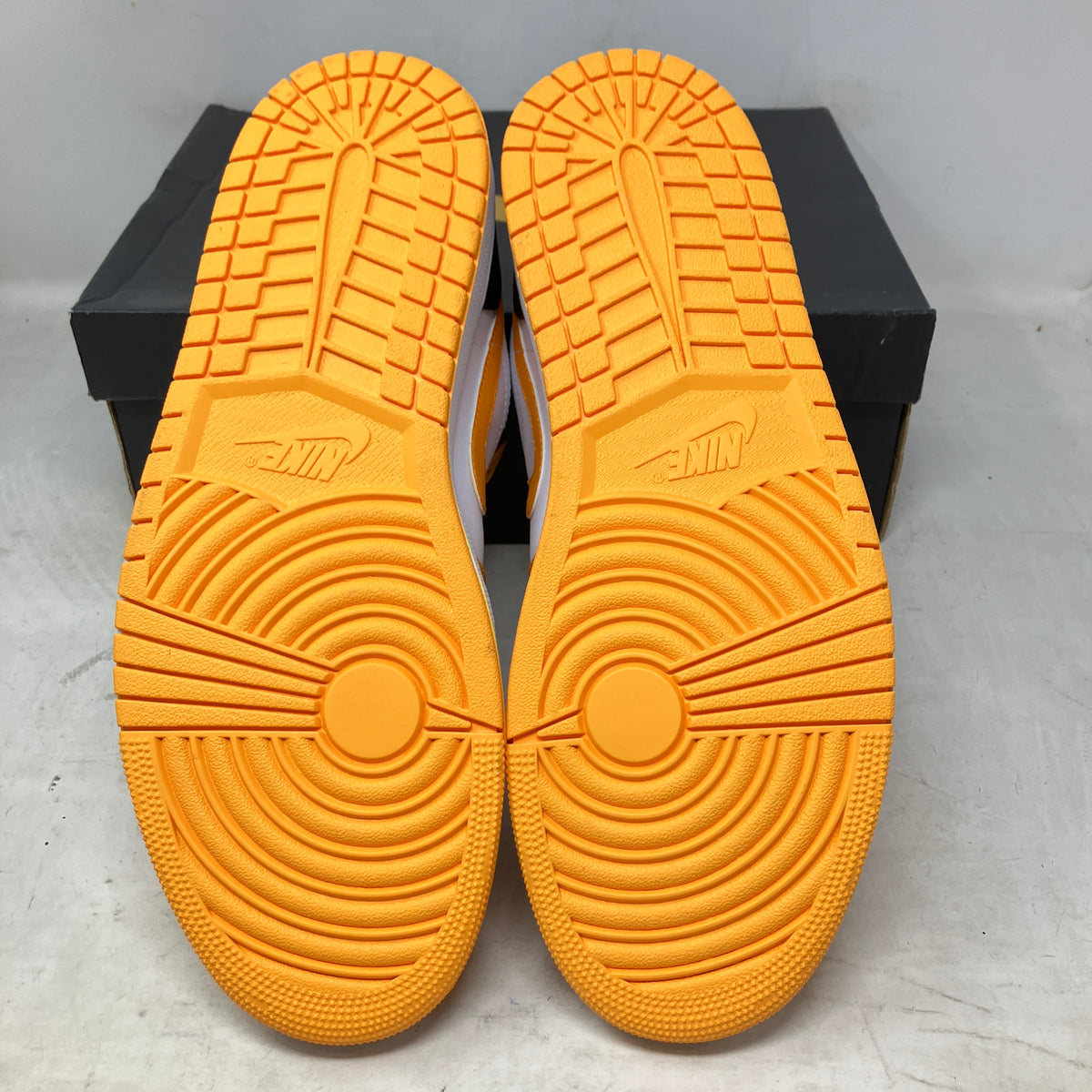 Jordan 1 Low Taxi