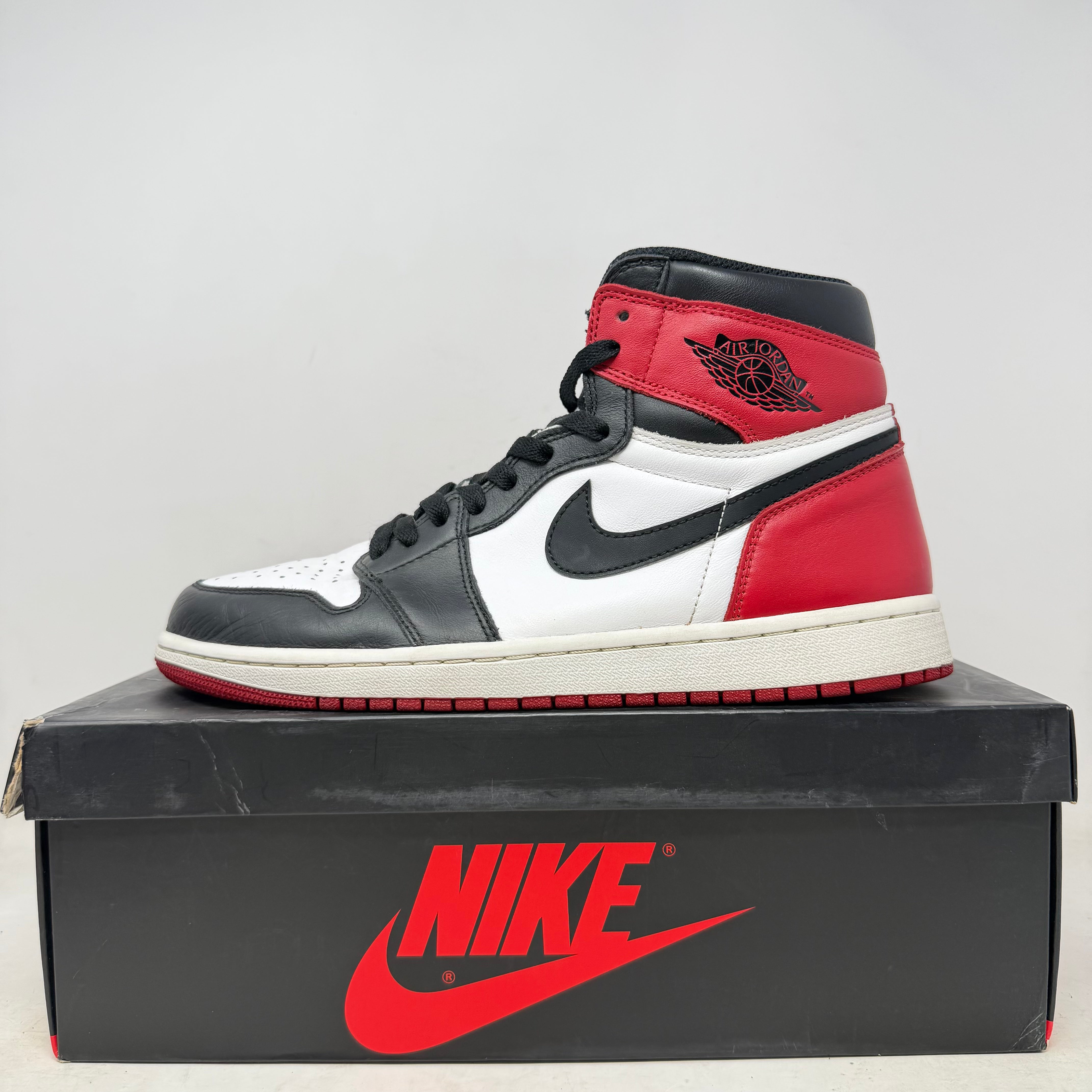 Jordan 1 Retro Black Toe (2016)