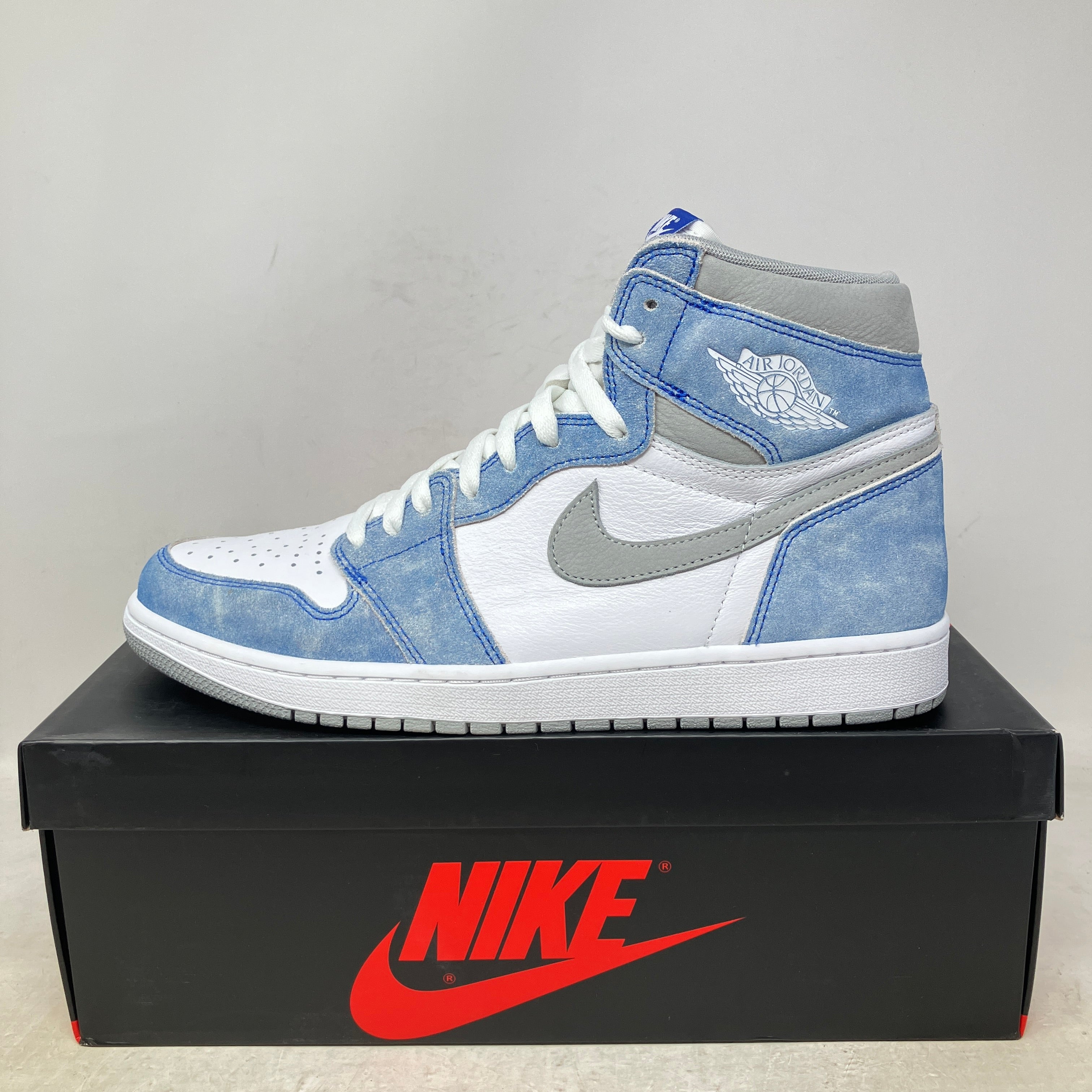 Jordan 1 Retro High Hyper Royal Smoke Grey