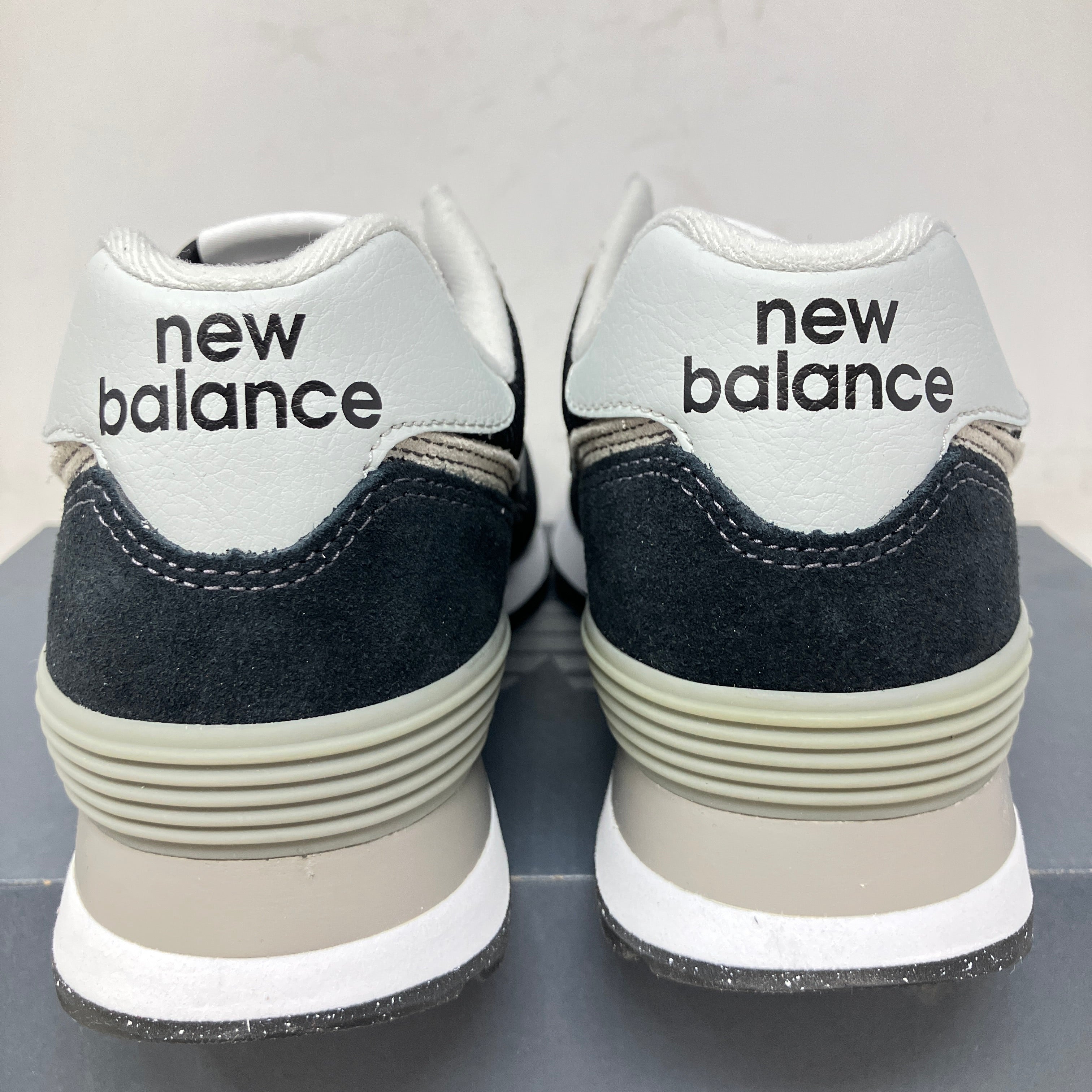 New Balance 574 Black Grey (Women's)