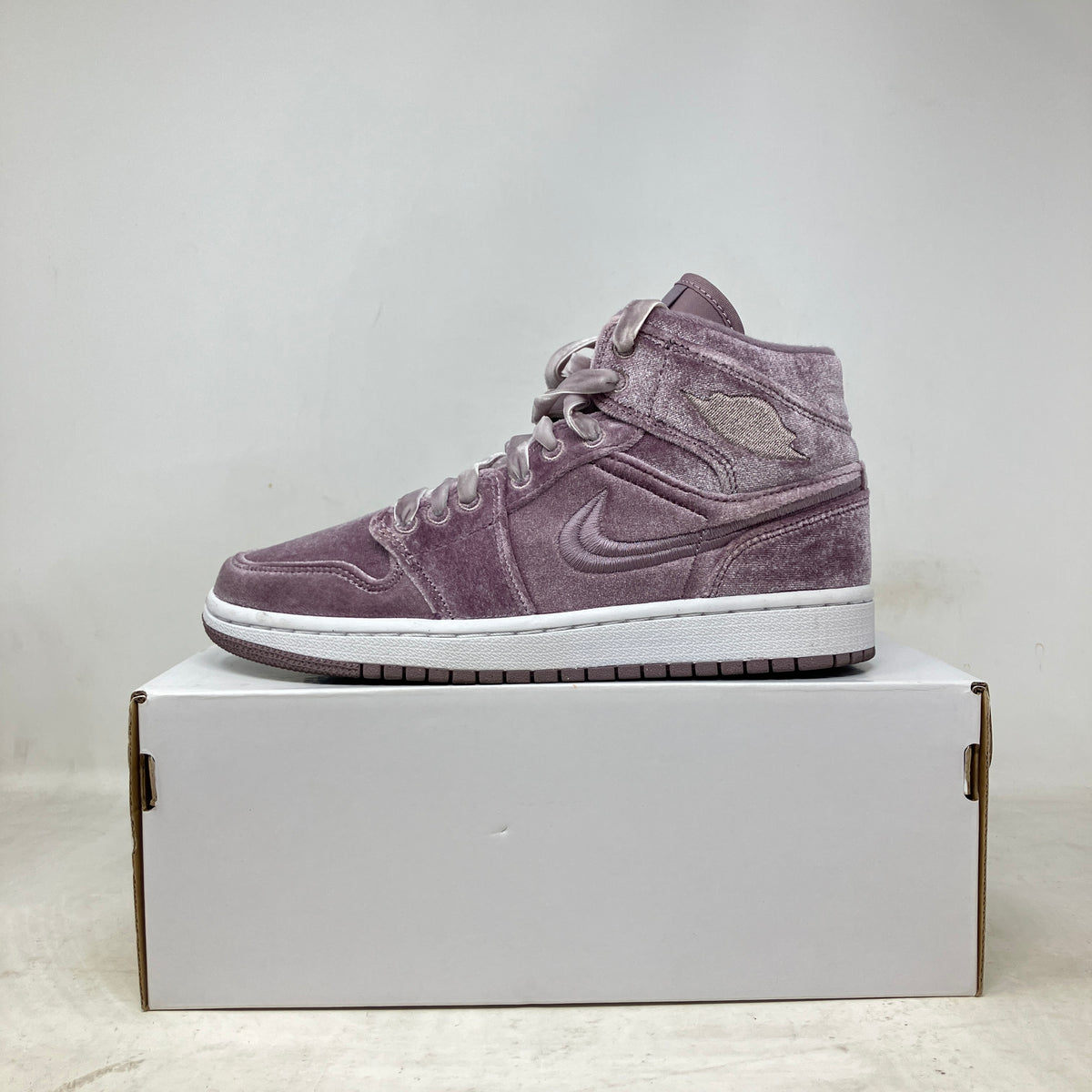 Air Jordan 1 Mid SE Purple Velvet (Women's)