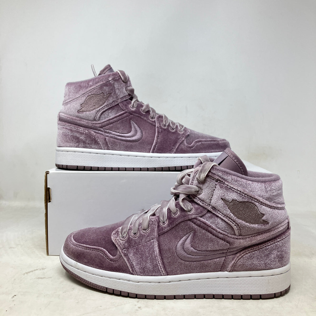 Air Jordan 1 Mid SE Purple Velvet (Women's)