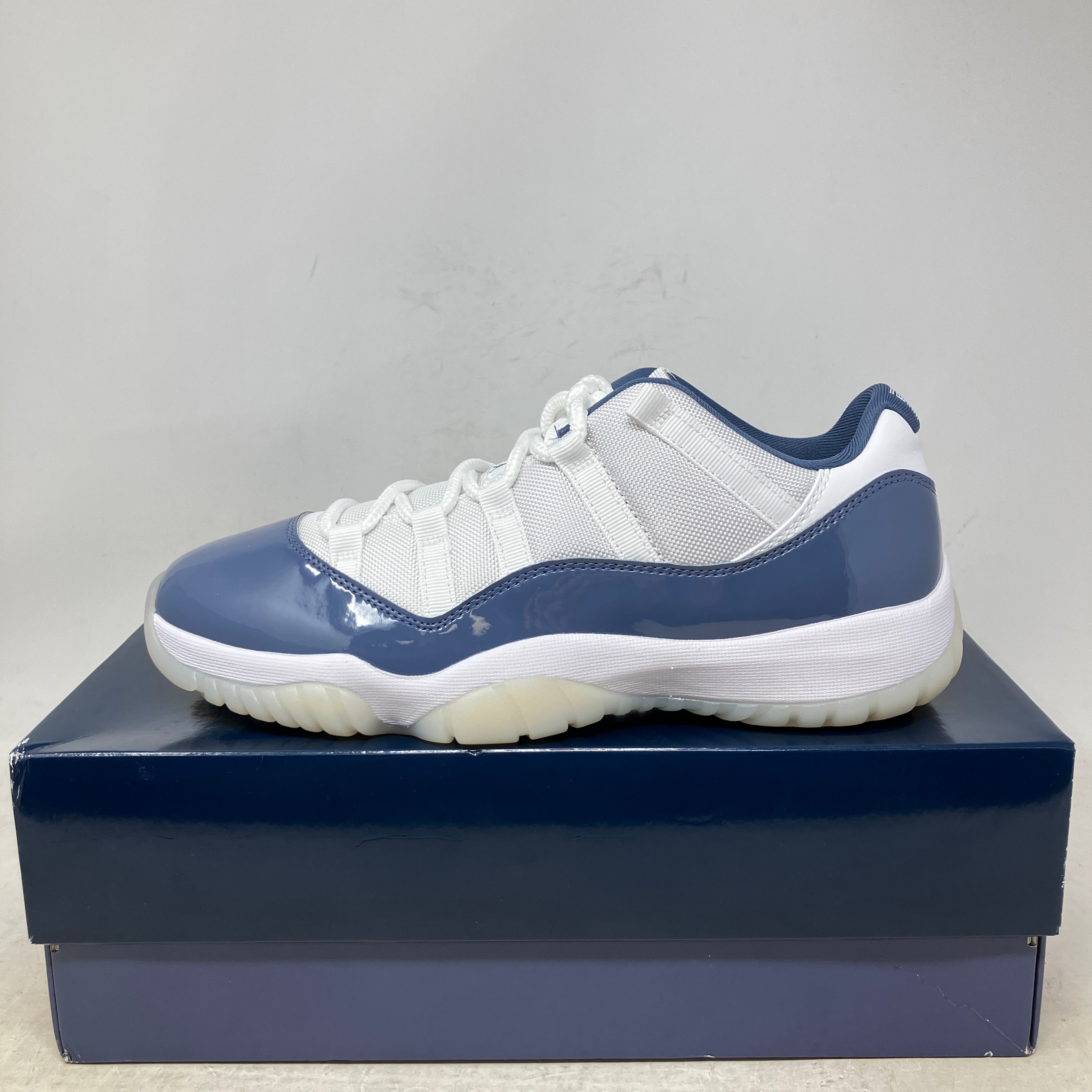 Jordan 11 Retro Low Diffused Blue