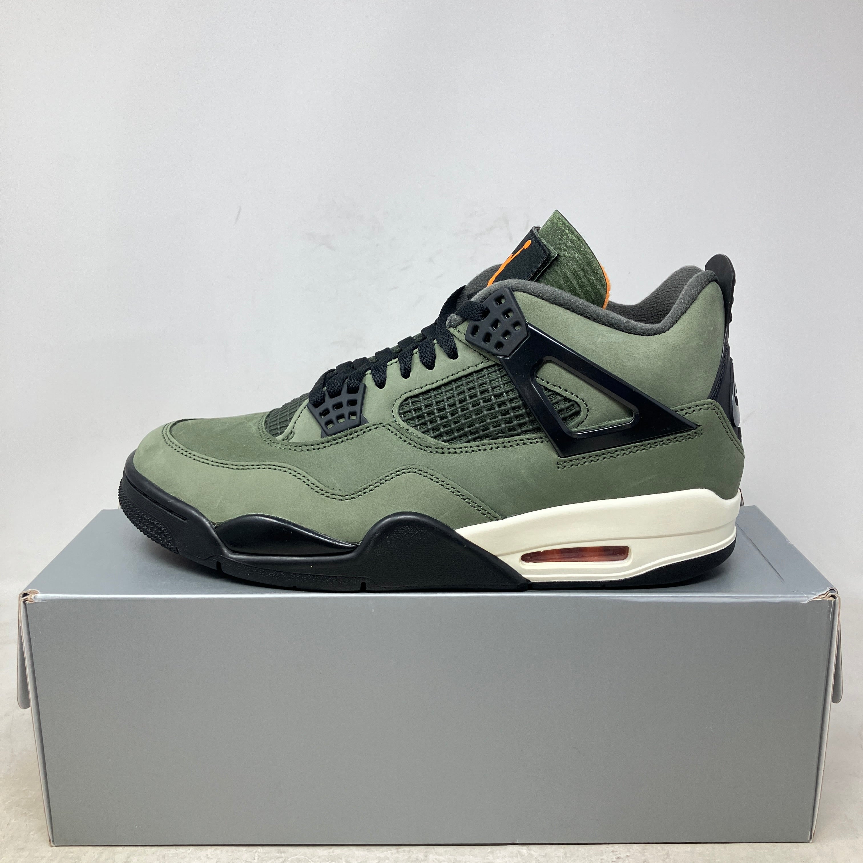 Jordan 4 Retro OG SP Undefeated (2025)