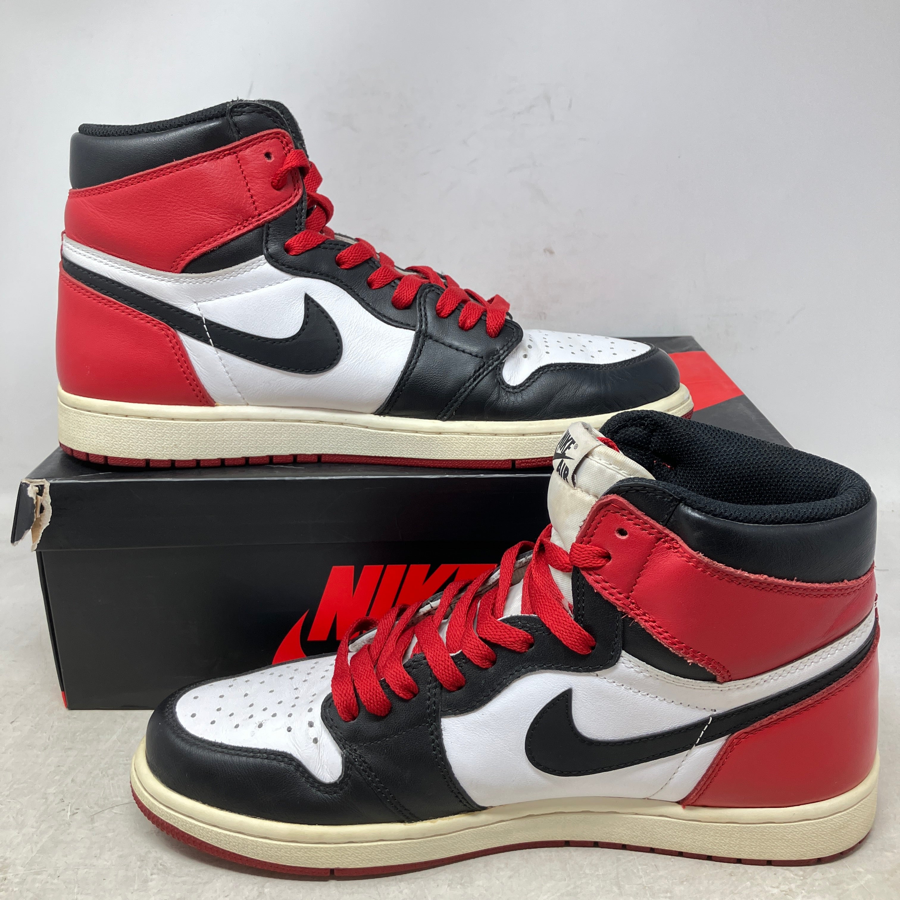 Jordan 1 Retro Black Toe (2016)