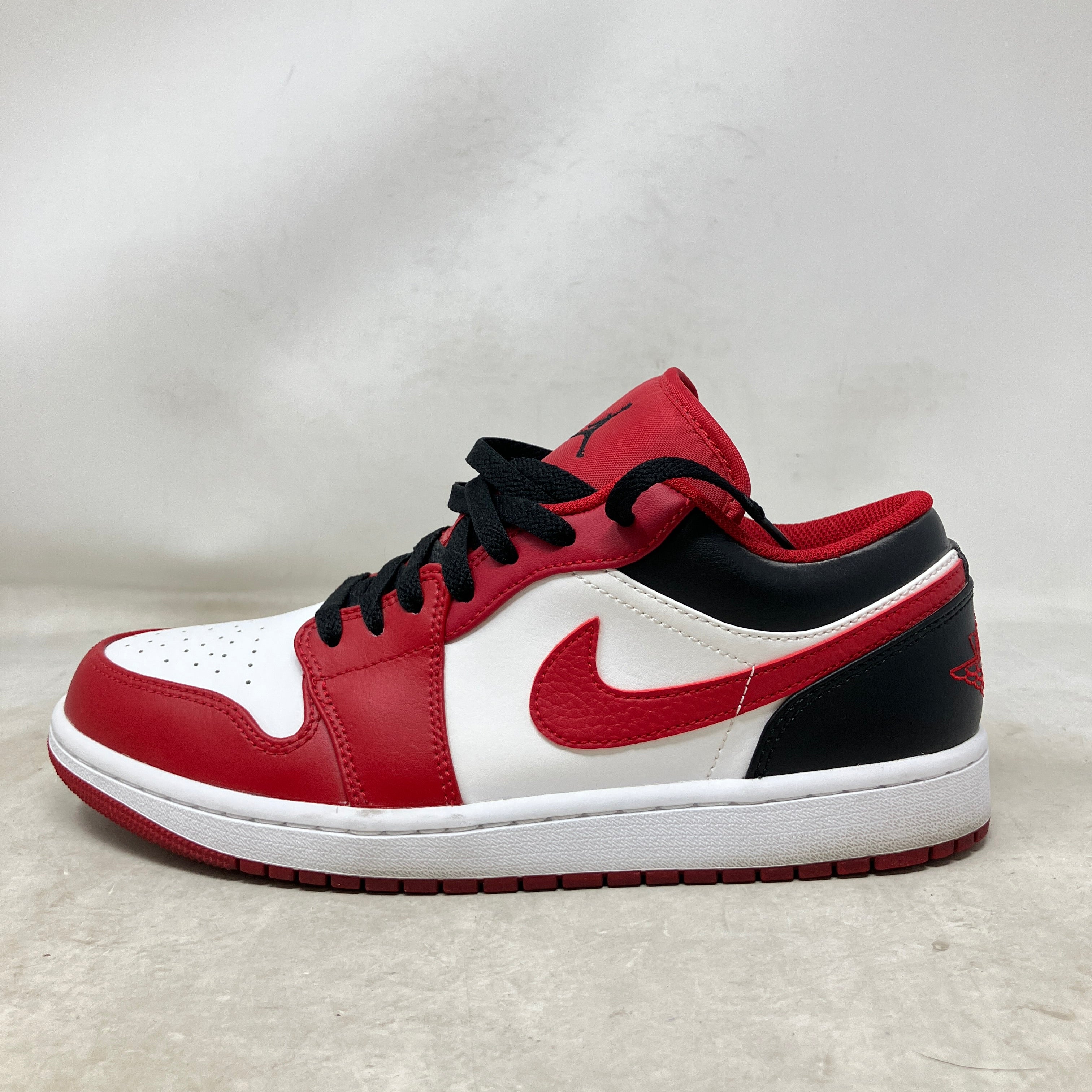 Jordan 1 Low Bulls