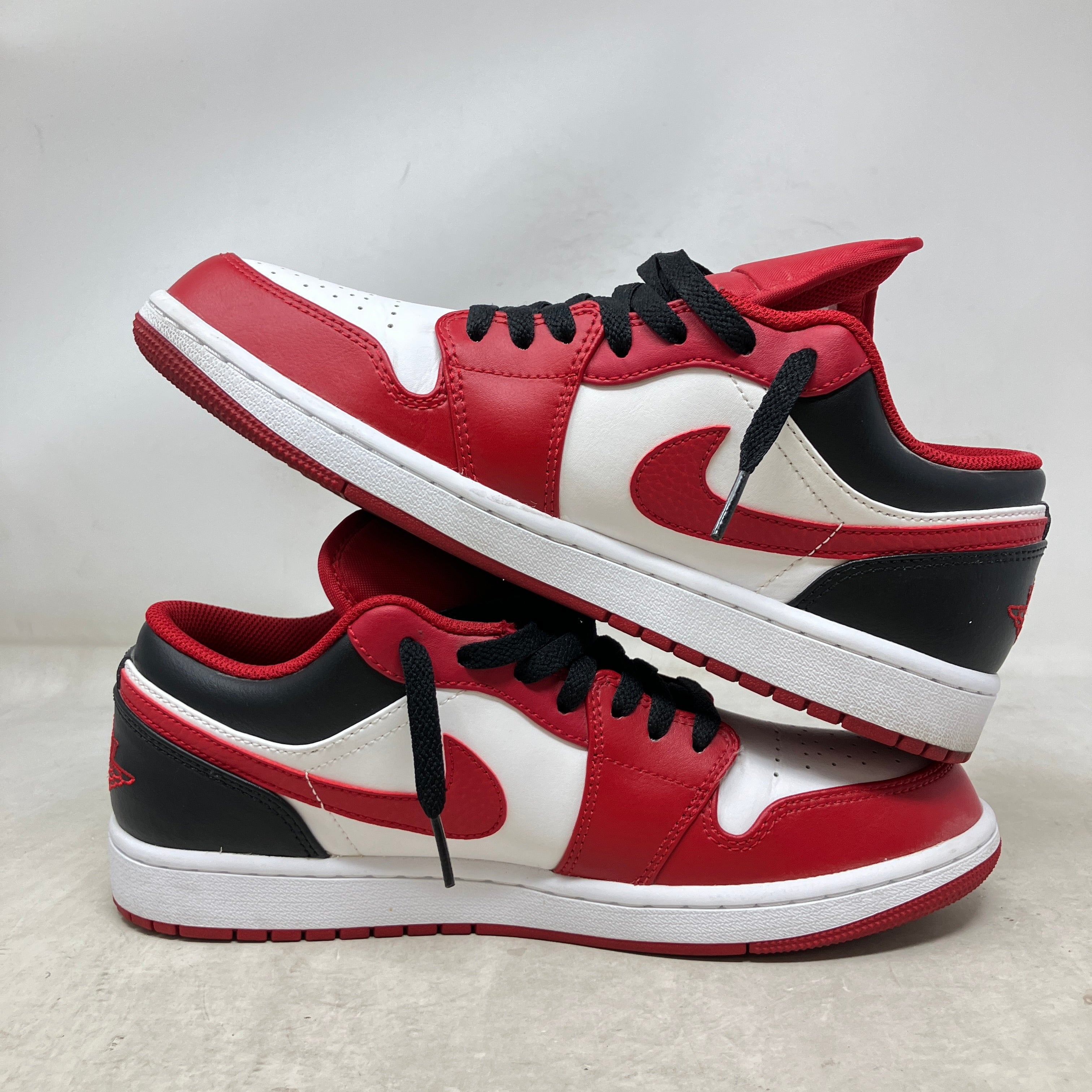 Jordan 1 Low Bulls