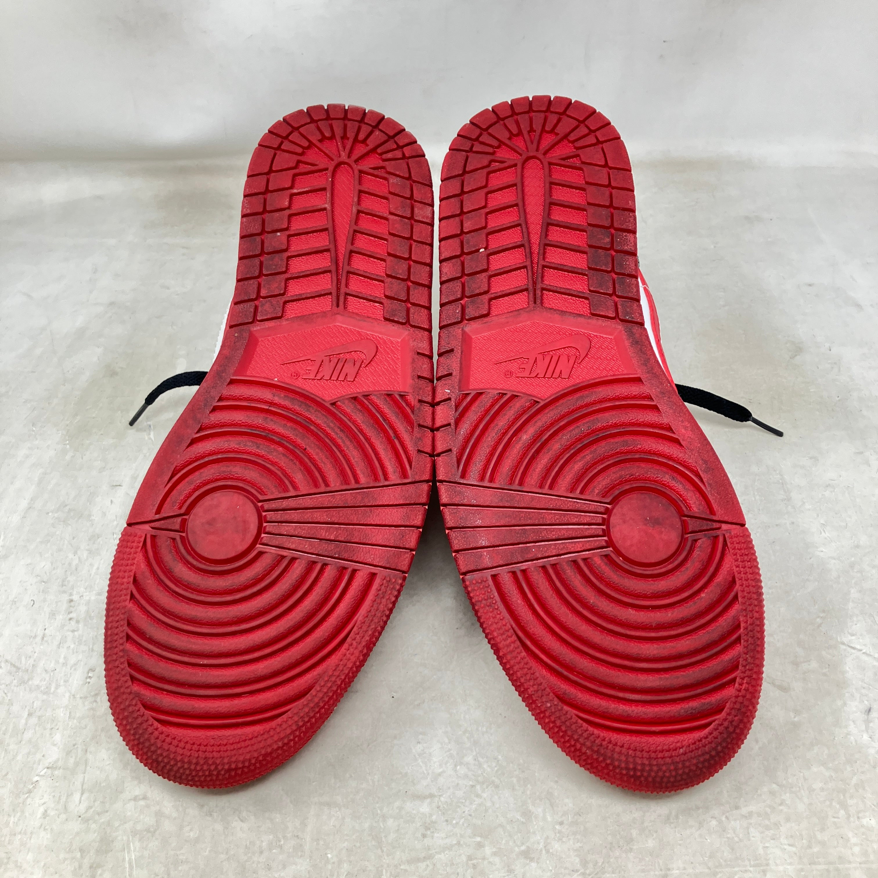 Jordan 1 Low Bulls