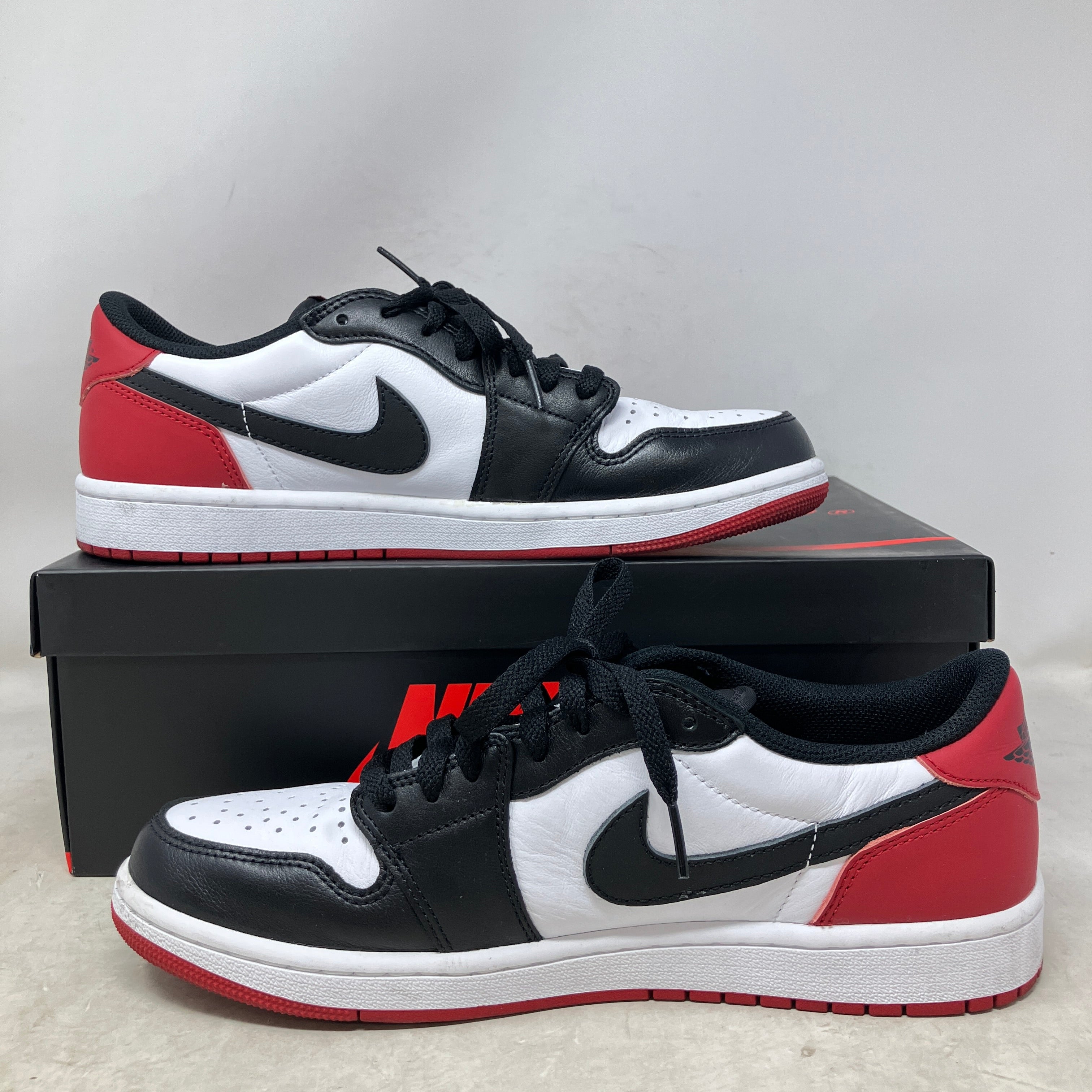 Jordan 1 Retro Low OG Black Toe (2023)