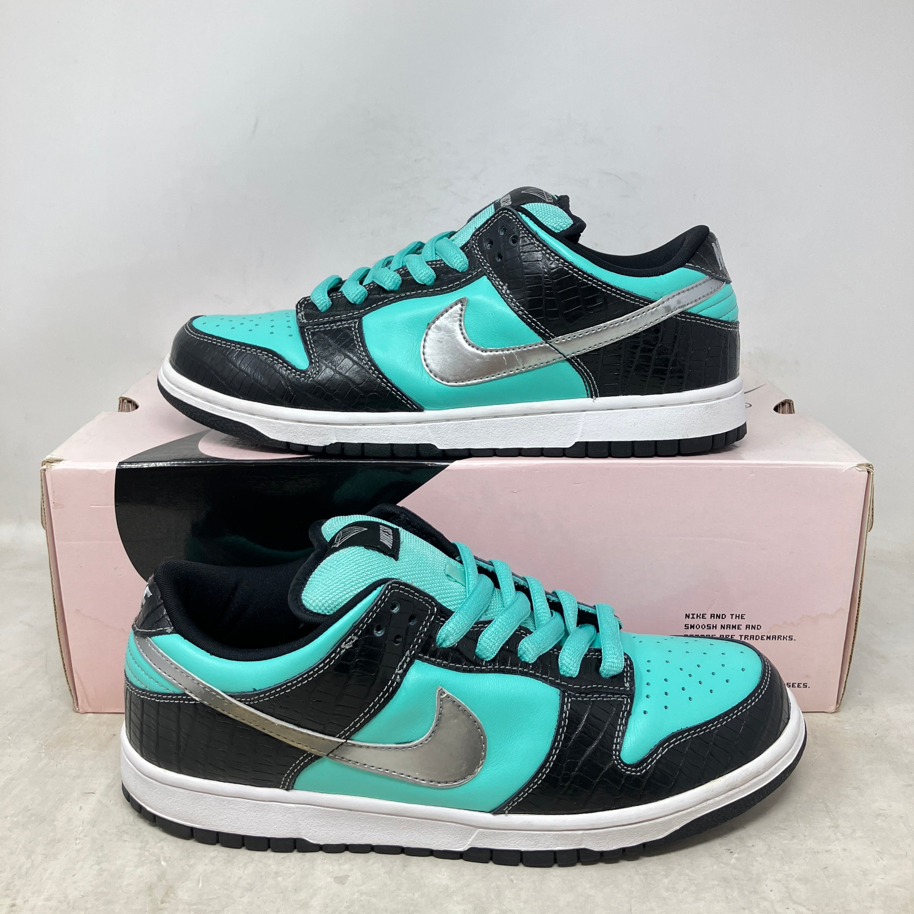 Nike SB Dunk Low Diamond Supply Co. Tiffany