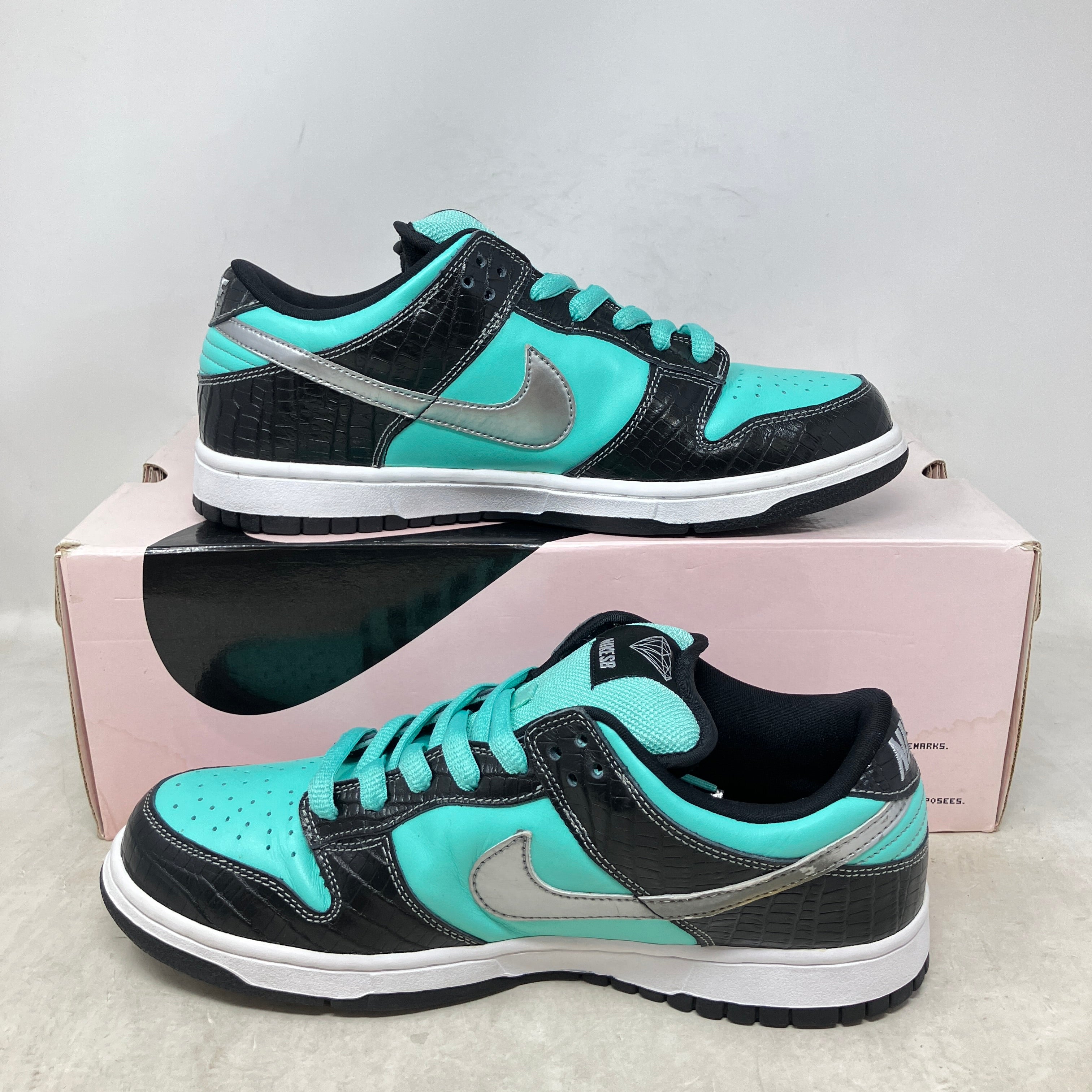 Nike SB Dunk Low Diamond Supply Co. Tiffany