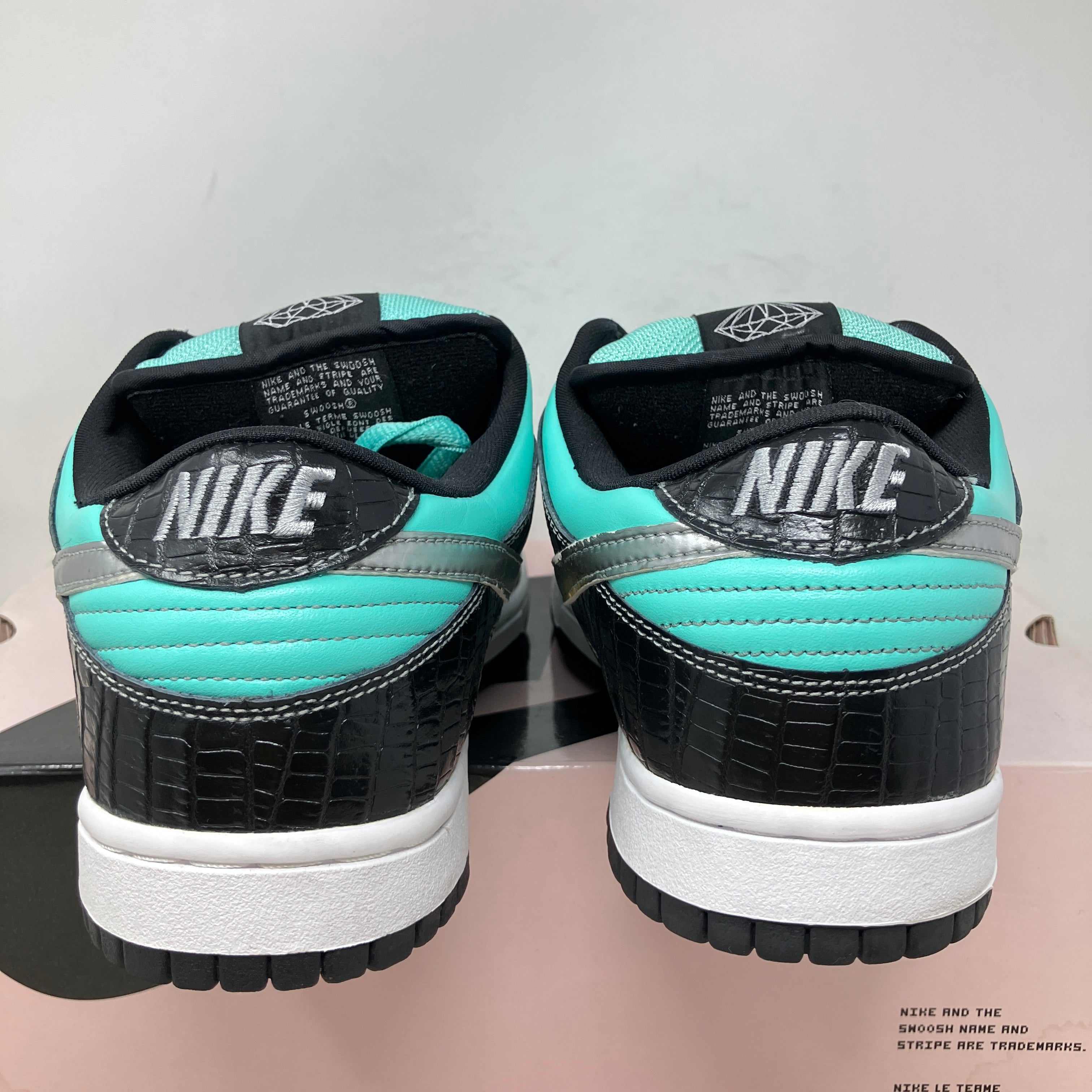 Nike SB Dunk Low Diamond Supply Co. Tiffany