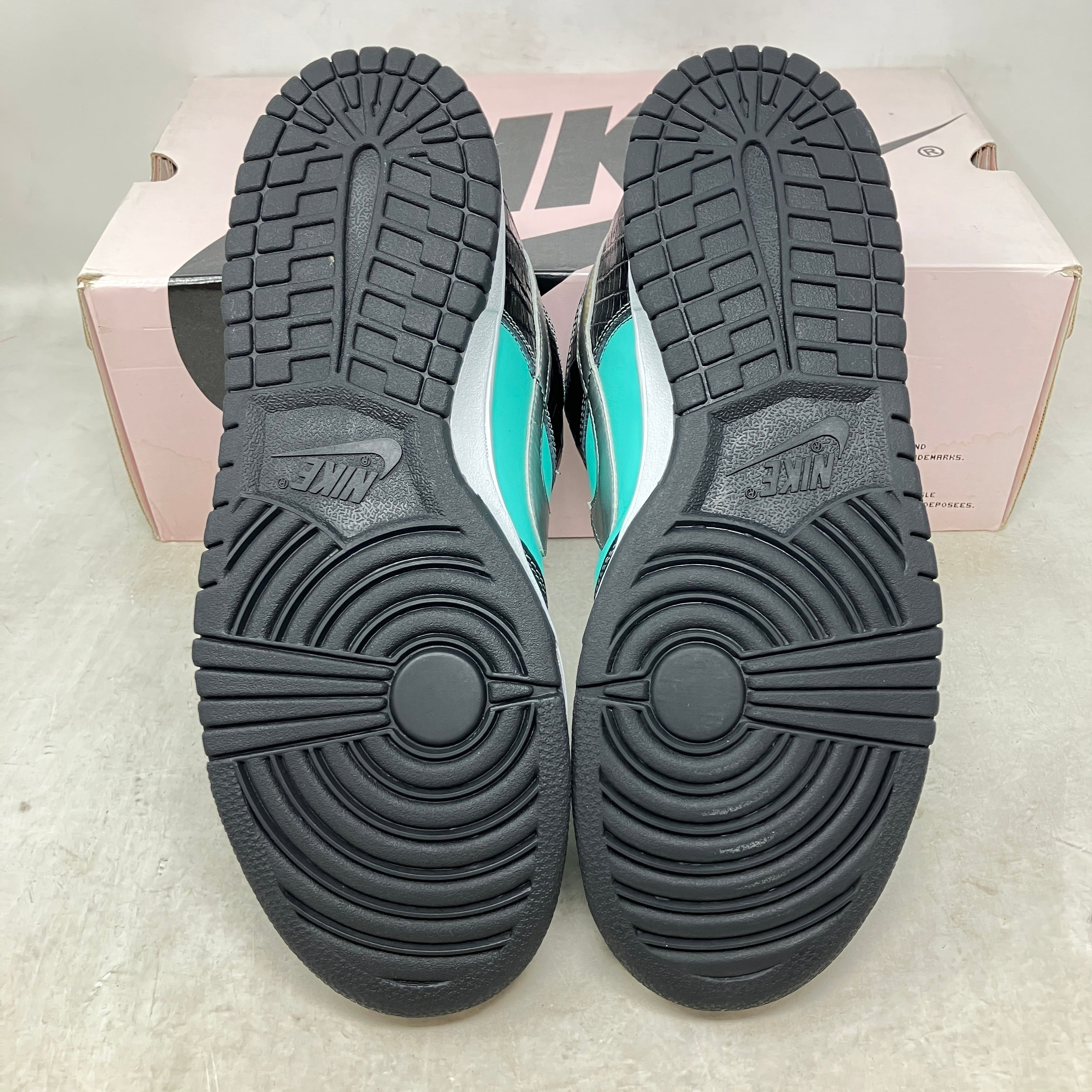Nike SB Dunk Low Diamond Supply Co. Tiffany