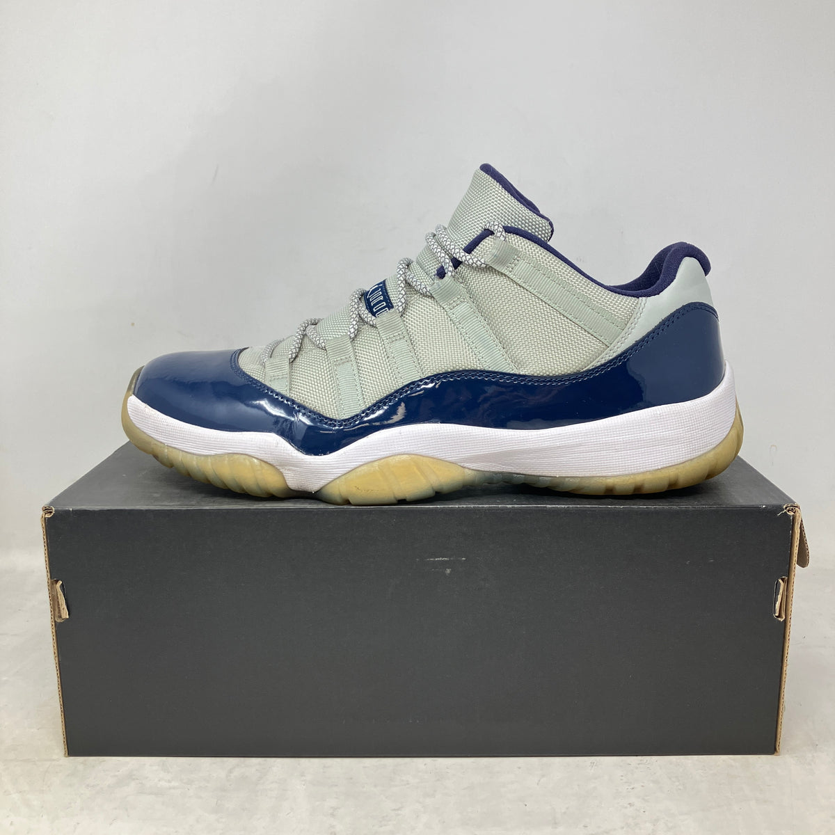 Jordan 11 Retro Low Georgetown