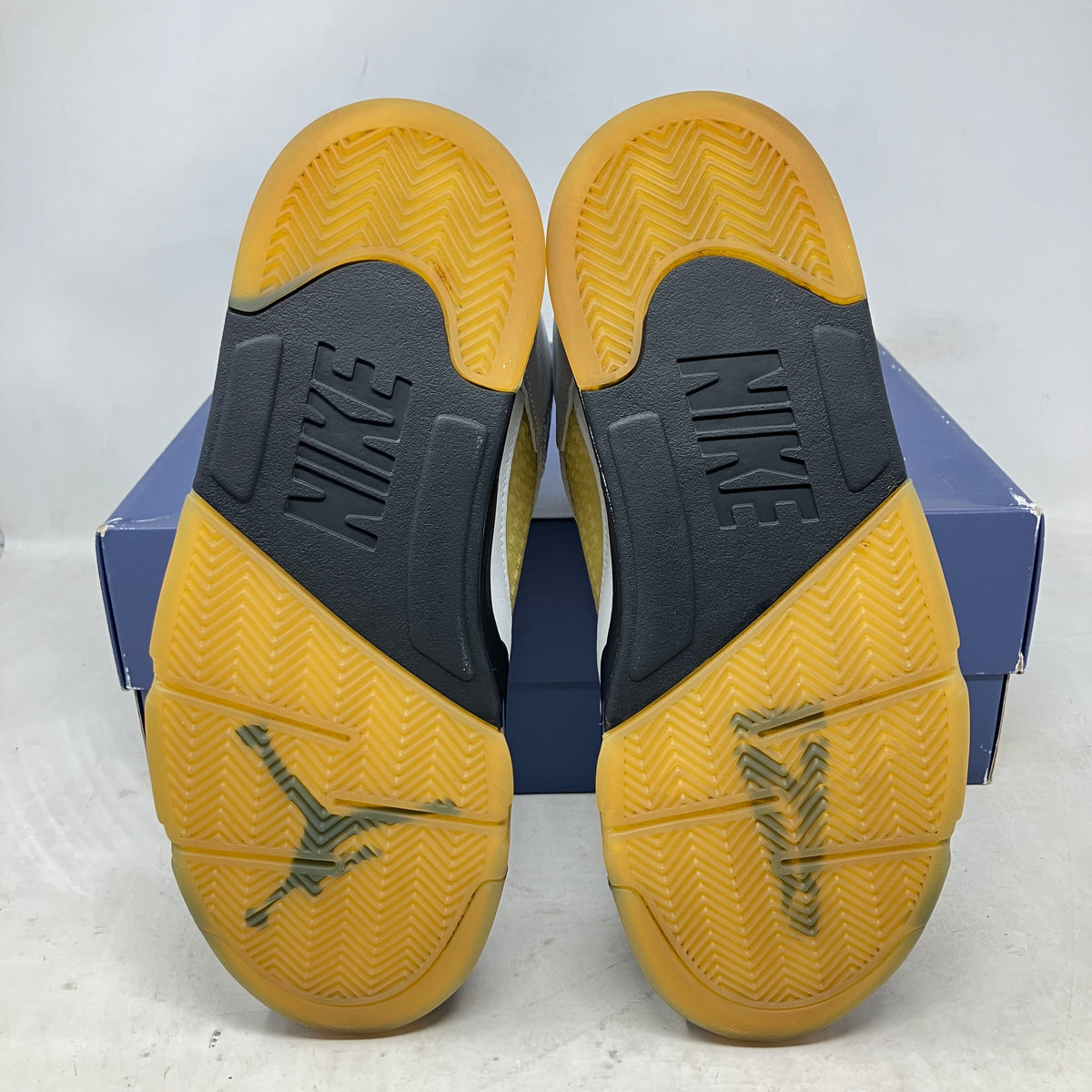 Jordan 5 Retro A Ma Maniére Dawn (Women's)