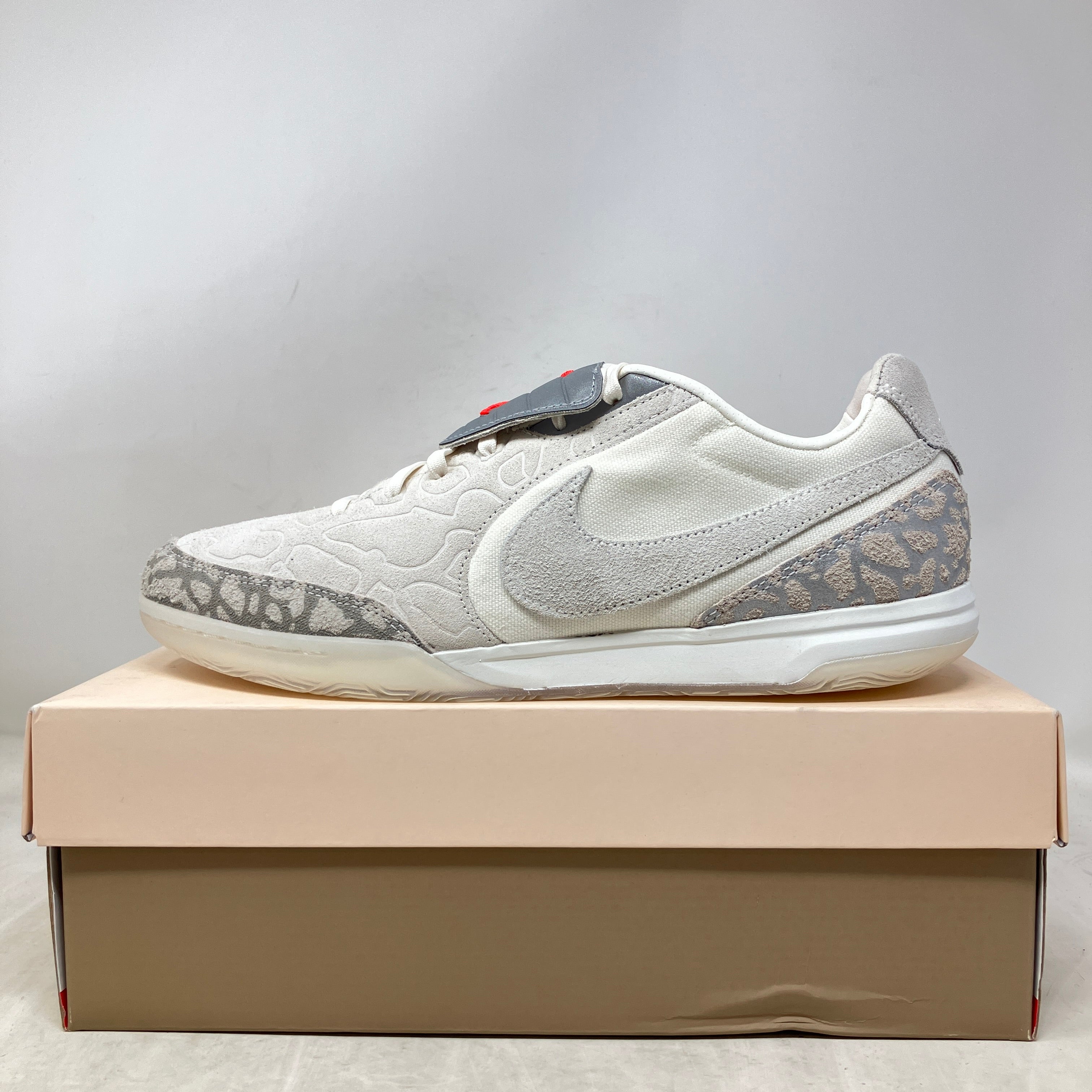 Jordan Tiempo Streetgato SE Phantom Sail