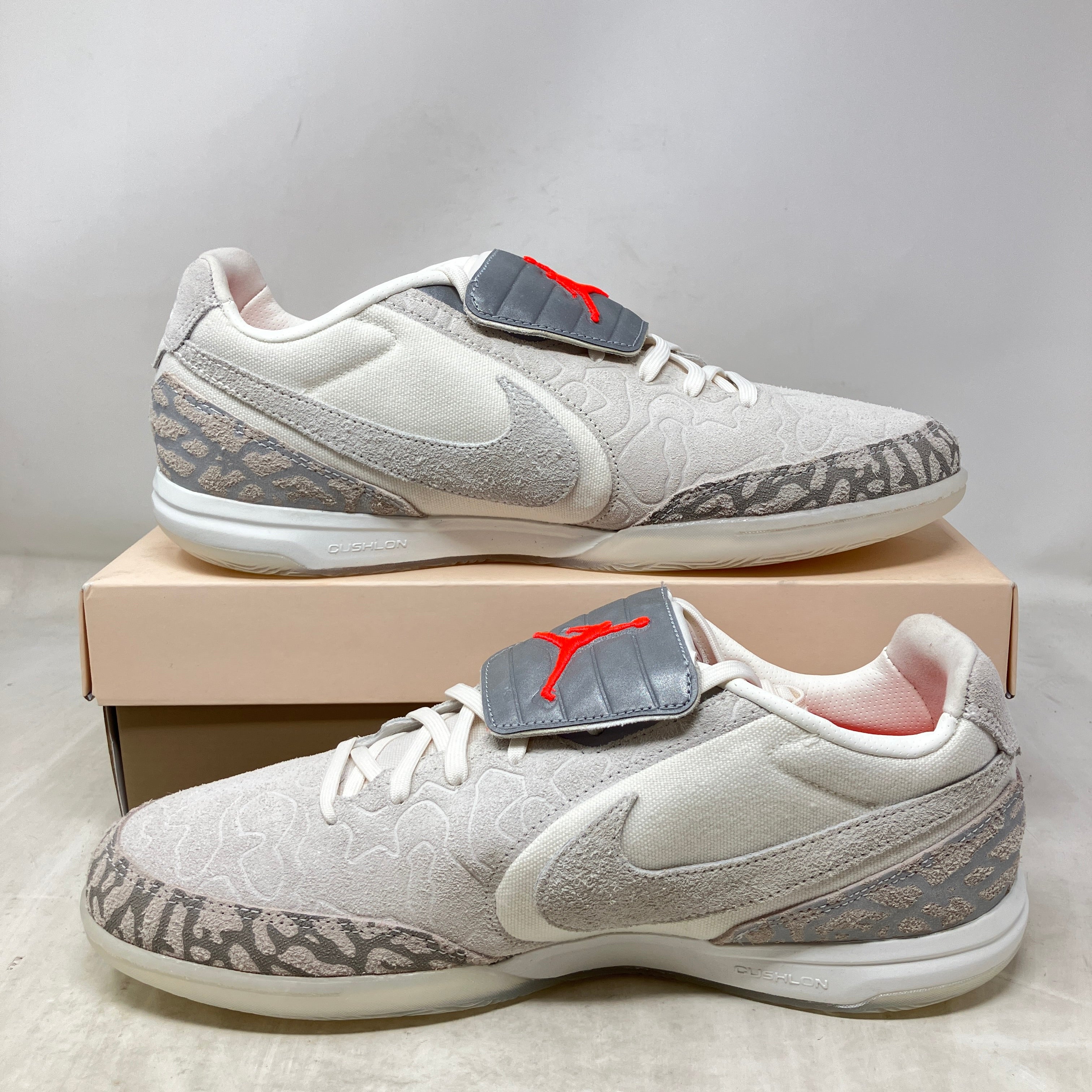 Jordan Tiempo Streetgato SE Phantom Sail