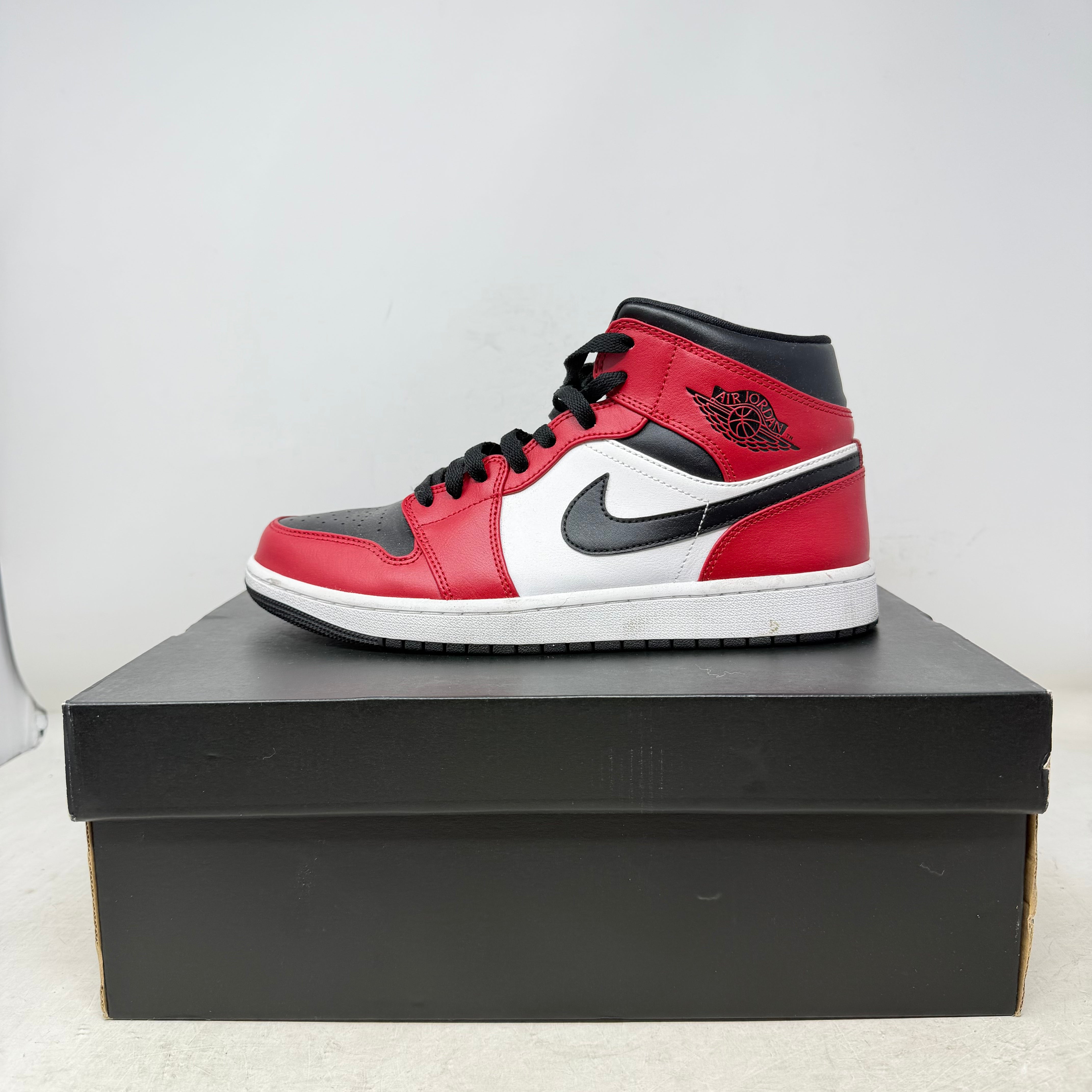 Jordan 1 Mid Chicago Toe